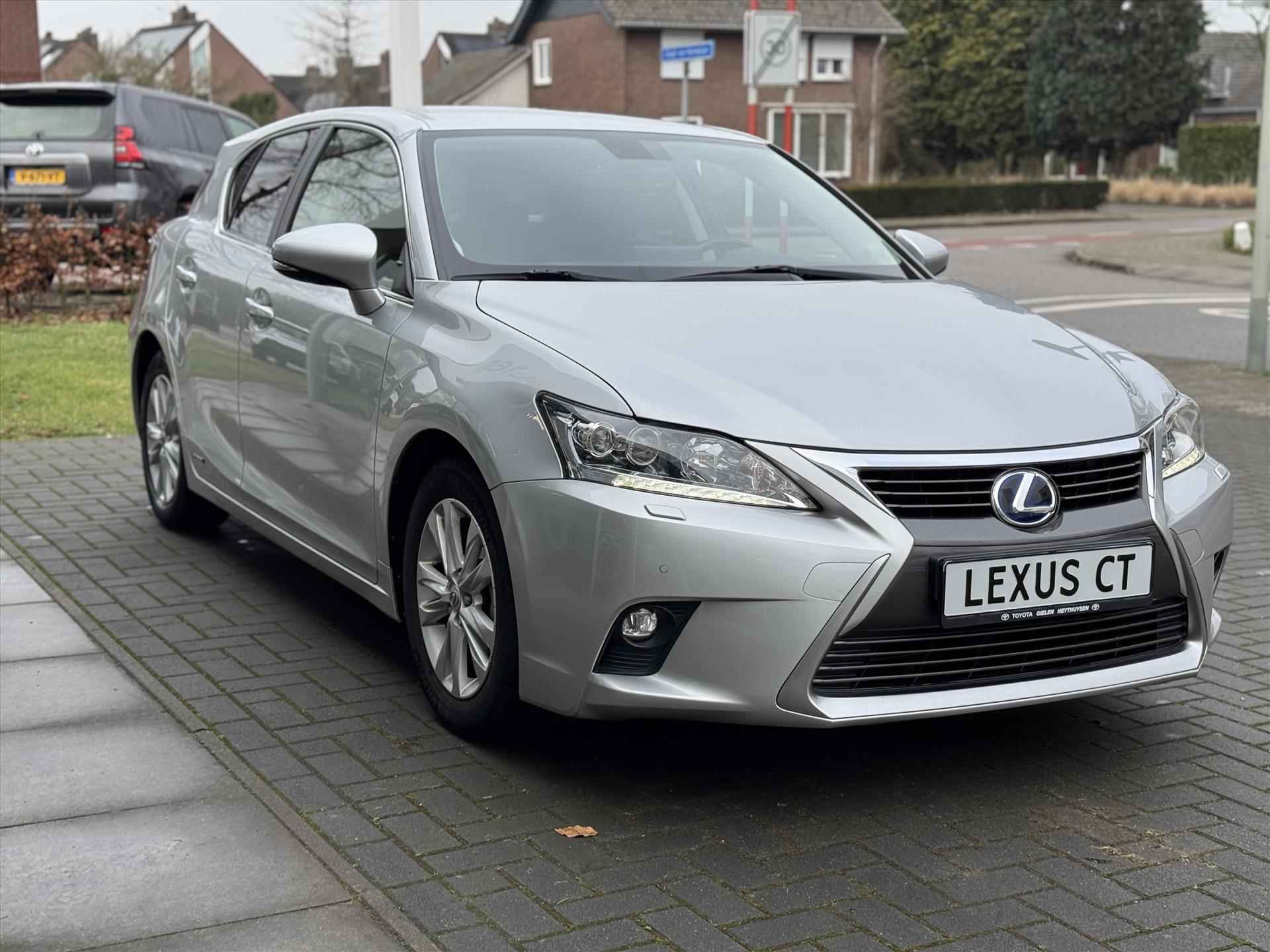 Lexus Ct 200h Luxury Line | Leer, Geheugenfunctie, Stoelverwarming, Parkeersensoren, Navigatie, Camera, Licht + Regensensor - 34/35