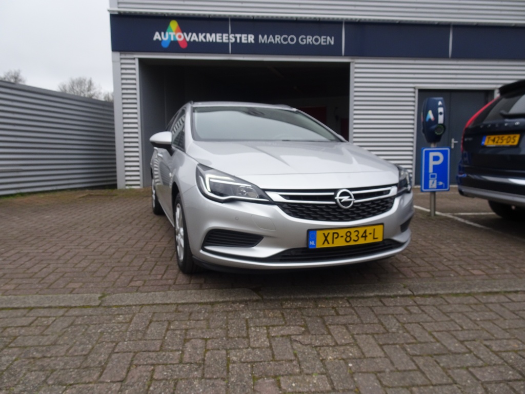 Opel Astra Sports Tourer 1.0 T. Online Ed. bij viaBOVAG.nl
