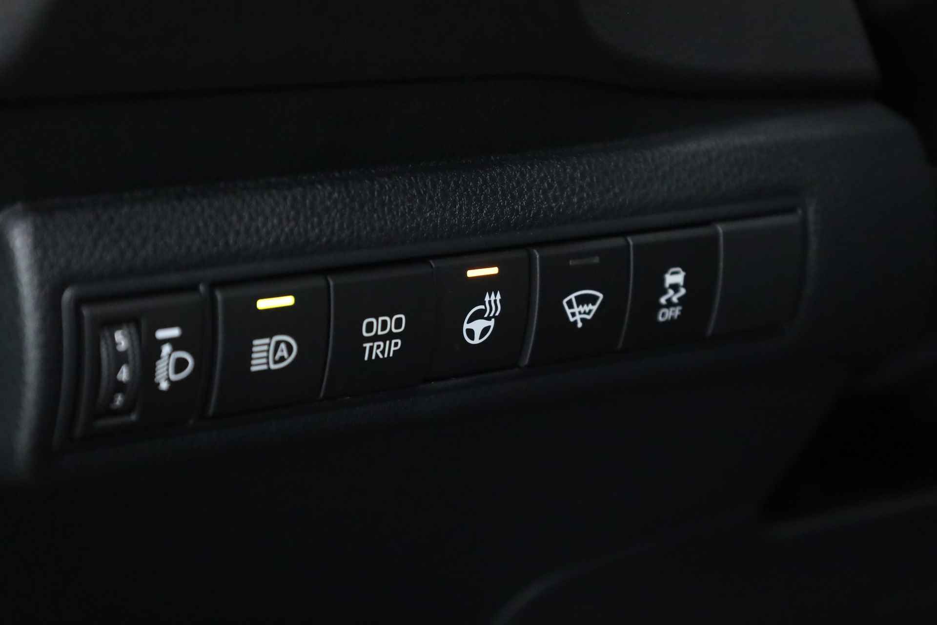 Toyota Corolla Touring Sports 1.8 Hybrid Team D | Navi by App | Adapt. Cruise | Camera | Stoel - Stuurverw. | Keyless - 8/30