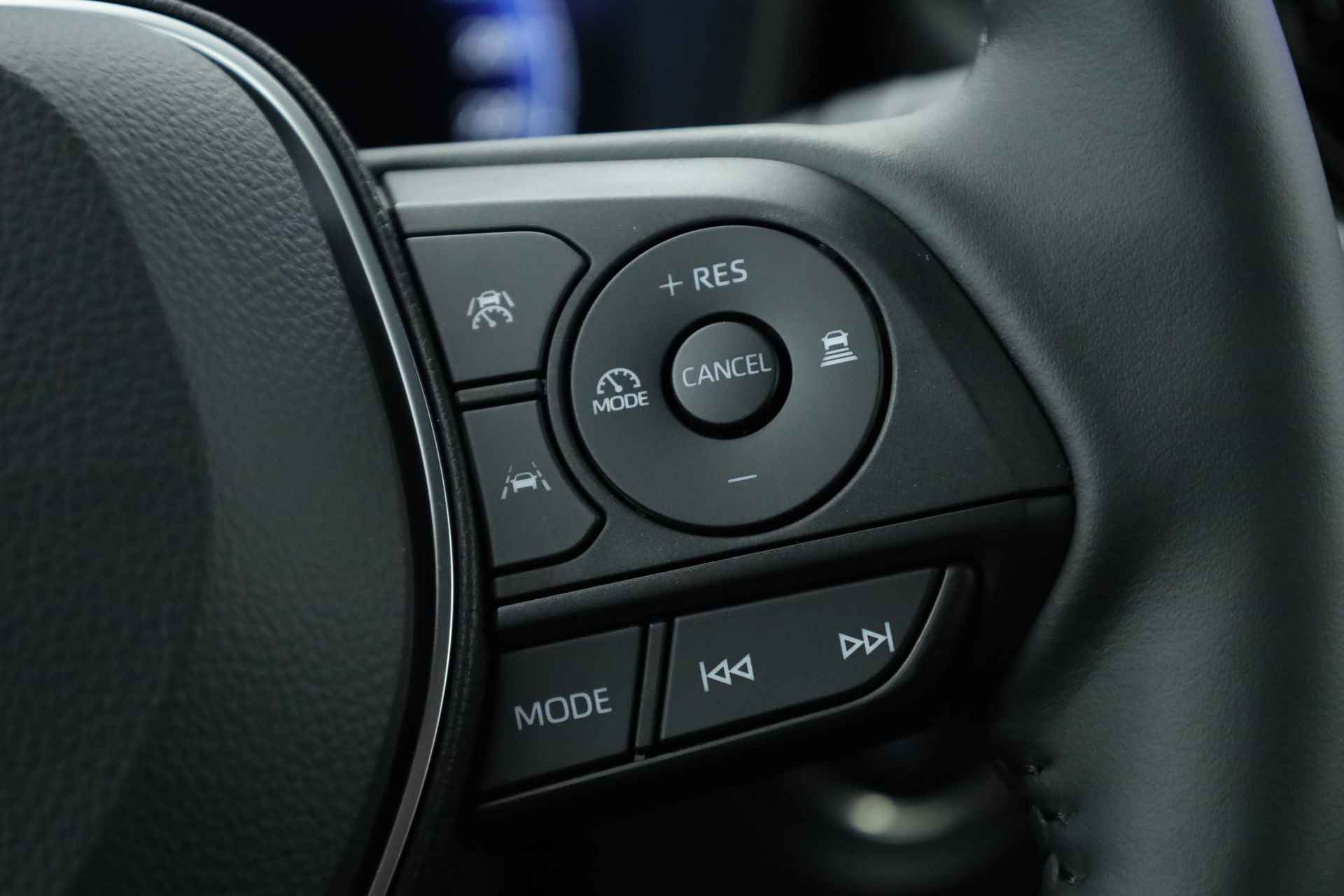 Toyota Corolla Touring Sports 1.8 Hybrid Team D | Navi by App | Adapt. Cruise | Camera | Stoel - Stuurverw. | Keyless - 12/30