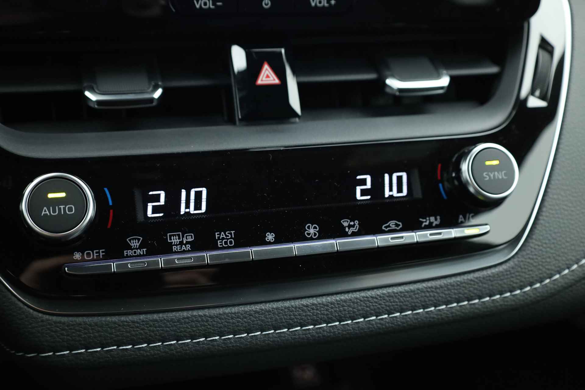 Toyota Corolla Touring Sports 1.8 Hybrid Team D | Navi by App | Adapt. Cruise | Camera | Stoel - Stuurverw. | Keyless - 17/30