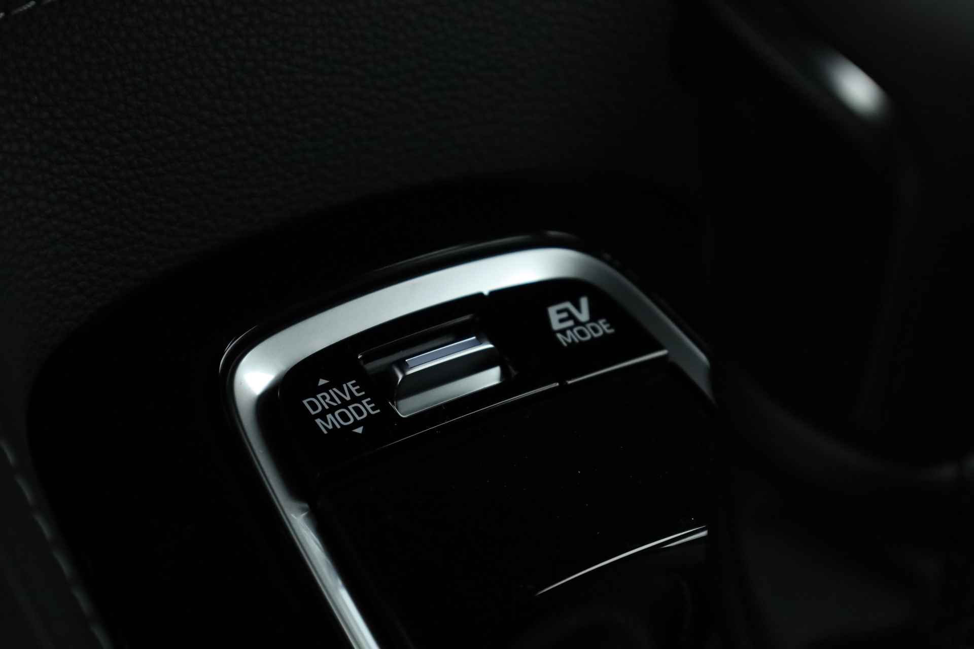 Toyota Corolla Touring Sports 1.8 Hybrid Team D | Navi by App | Adapt. Cruise | Camera | Stoel - Stuurverw. | Keyless - 19/30