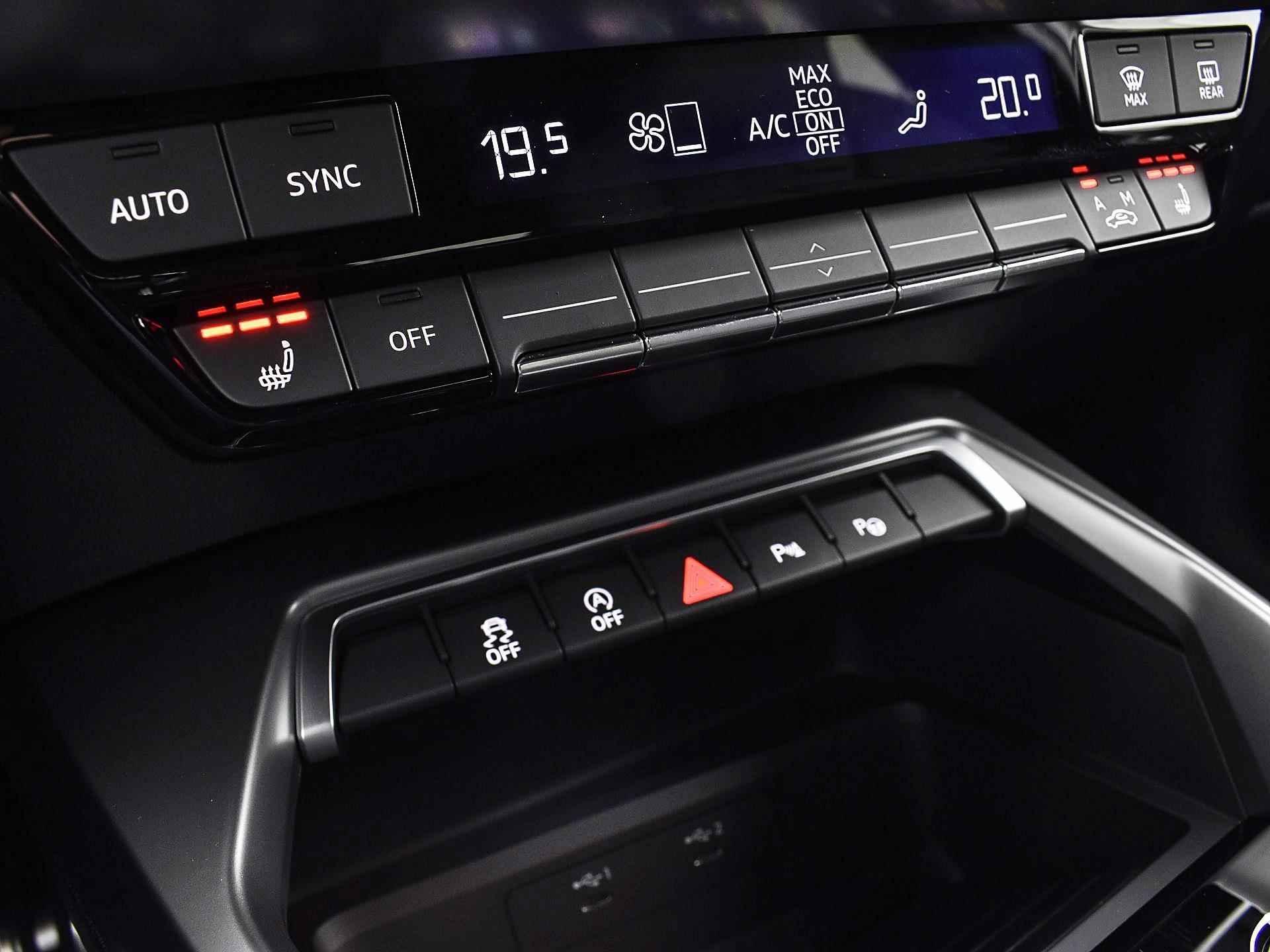 Audi A3 Limousine S Edition 35 TFSI 150pk S-Tronic | Apple Car Play | 19" Velgen | Stoelverwarming | Navigatie | Sportstuur & -Stoelen | Zwart Optiek Pakket | - 30/38