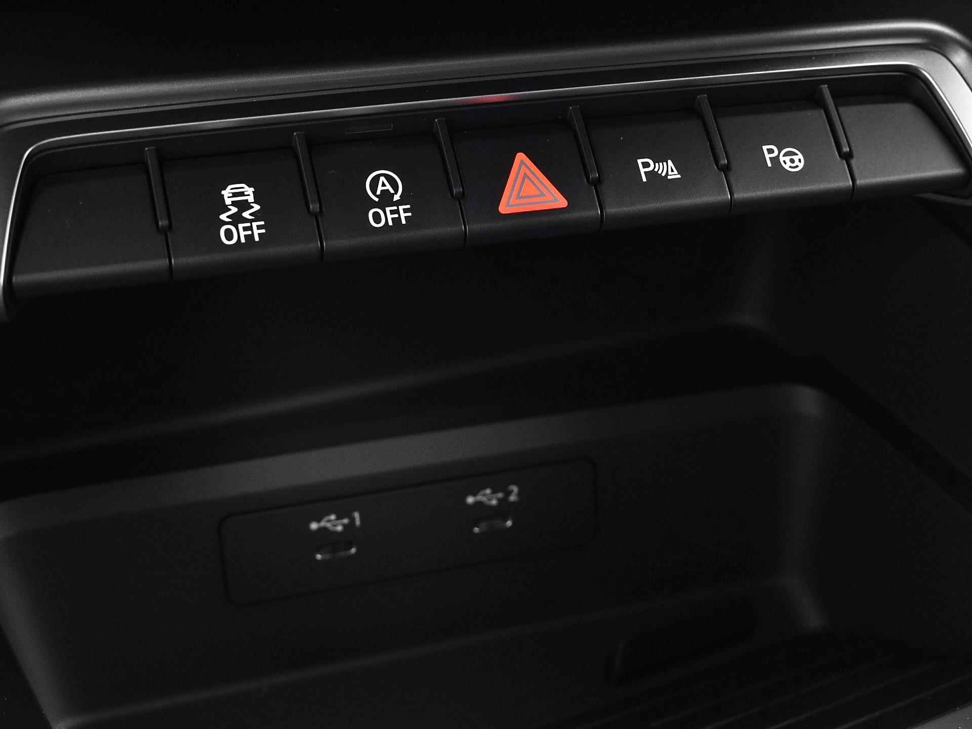 Audi A3 Limousine S Edition 35 TFSI 150pk S-Tronic | Apple Car Play | 19" Velgen | Stoelverwarming | Navigatie | Sportstuur & -Stoelen | Zwart Optiek Pakket | - 31/38