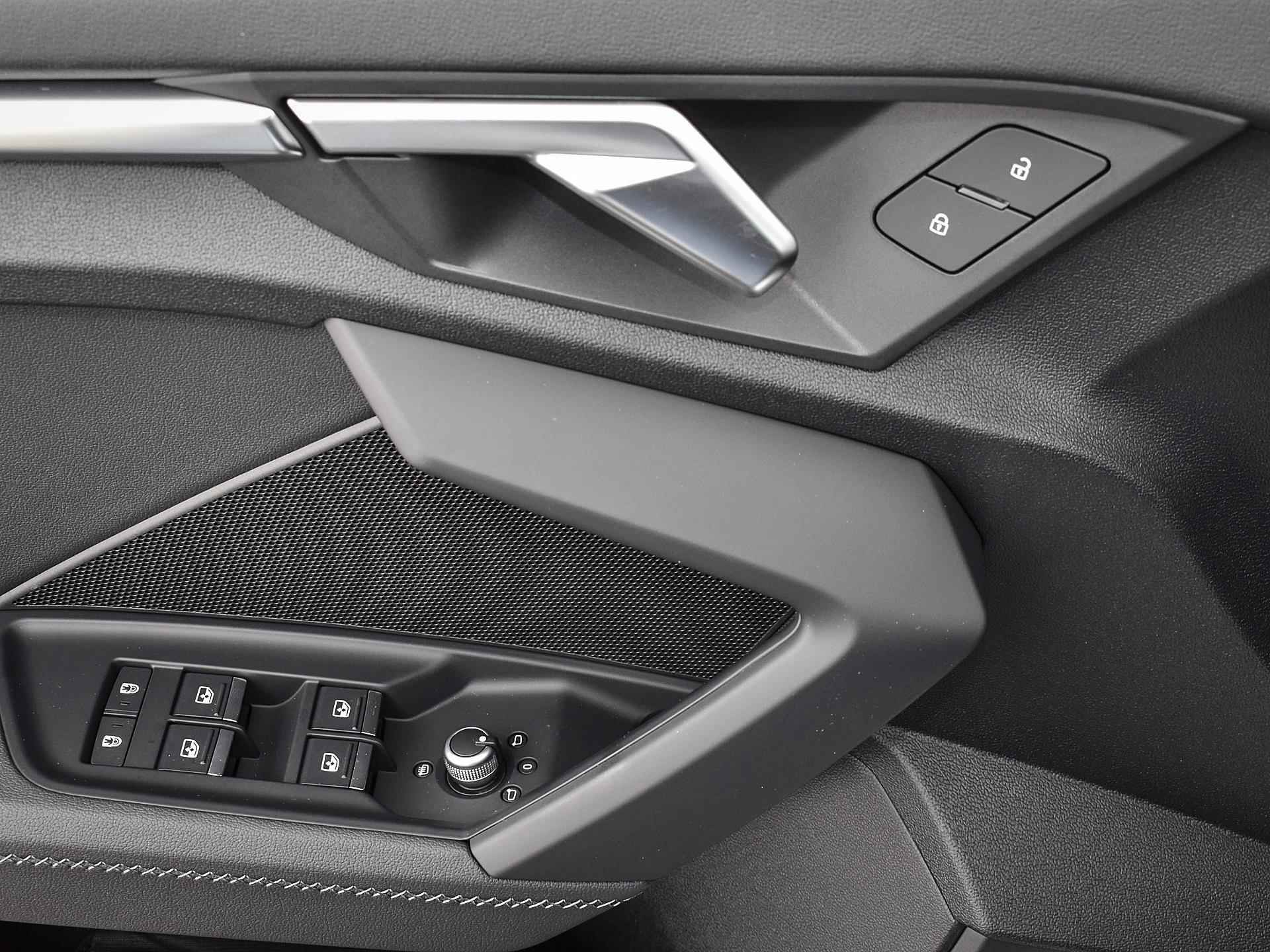 Audi A3 Limousine S Edition 35 TFSI 150pk S-Tronic | Apple Car Play | 19" Velgen | Stoelverwarming | Navigatie | Sportstuur & -Stoelen | Zwart Optiek Pakket | - 33/38