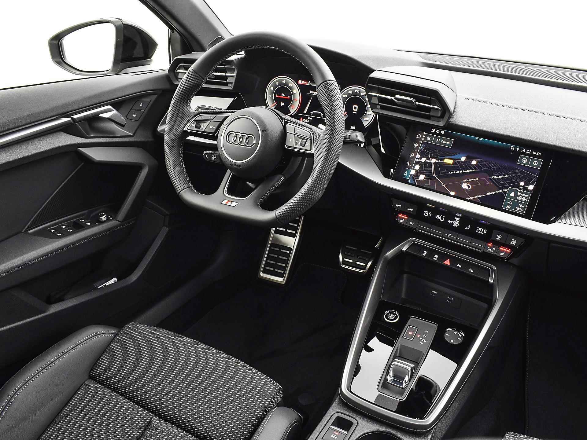 Audi A3 Limousine S Edition 35 TFSI 150pk S-Tronic | Apple Car Play | 19" Velgen | Stoelverwarming | Navigatie | Sportstuur & -Stoelen | Zwart Optiek Pakket | - 3/38