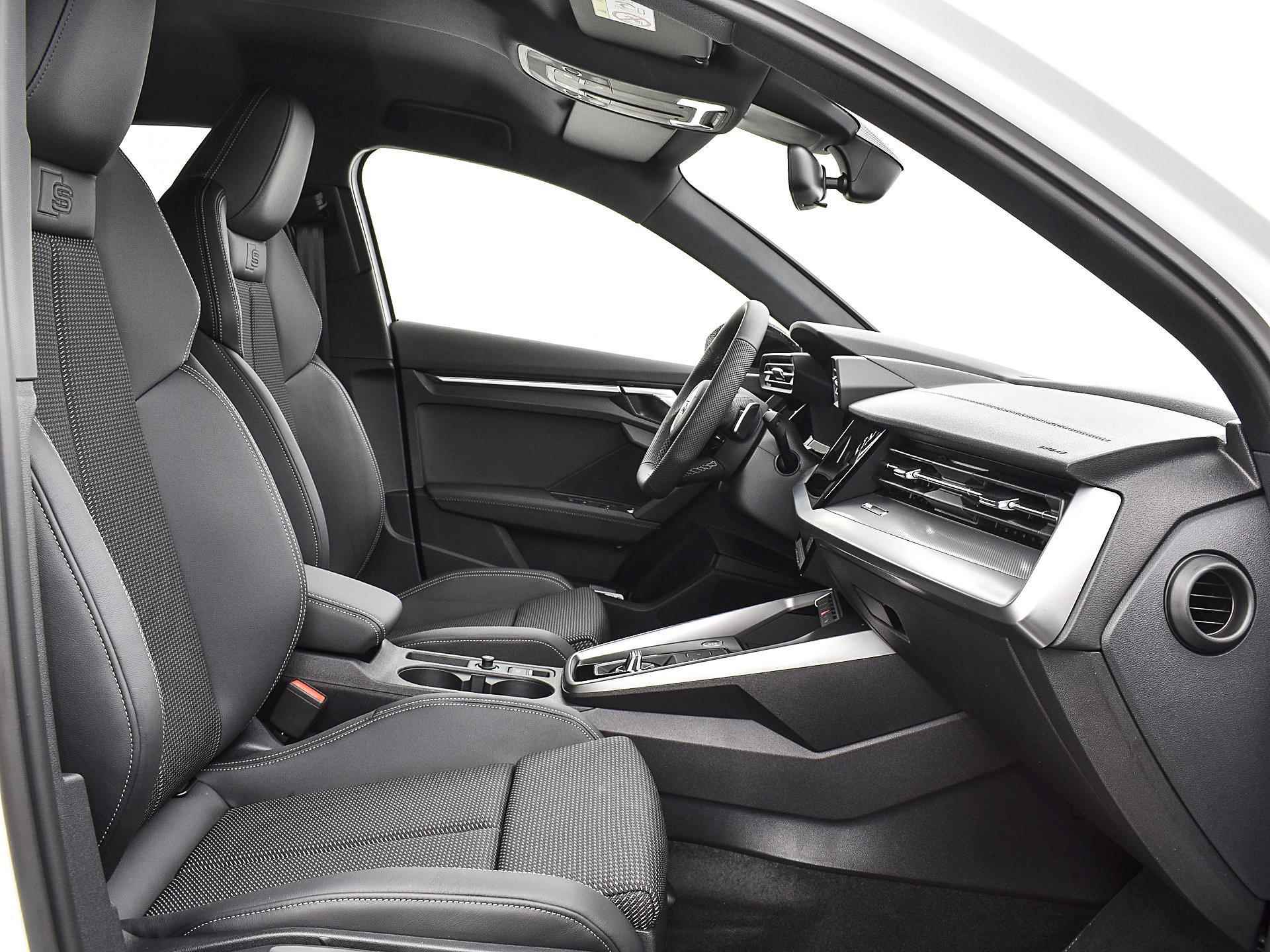 Audi A3 Limousine S Edition 35 TFSI 150pk S-Tronic | Apple Car Play | 19" Velgen | Stoelverwarming | Navigatie | Sportstuur & -Stoelen | Zwart Optiek Pakket | - 14/38