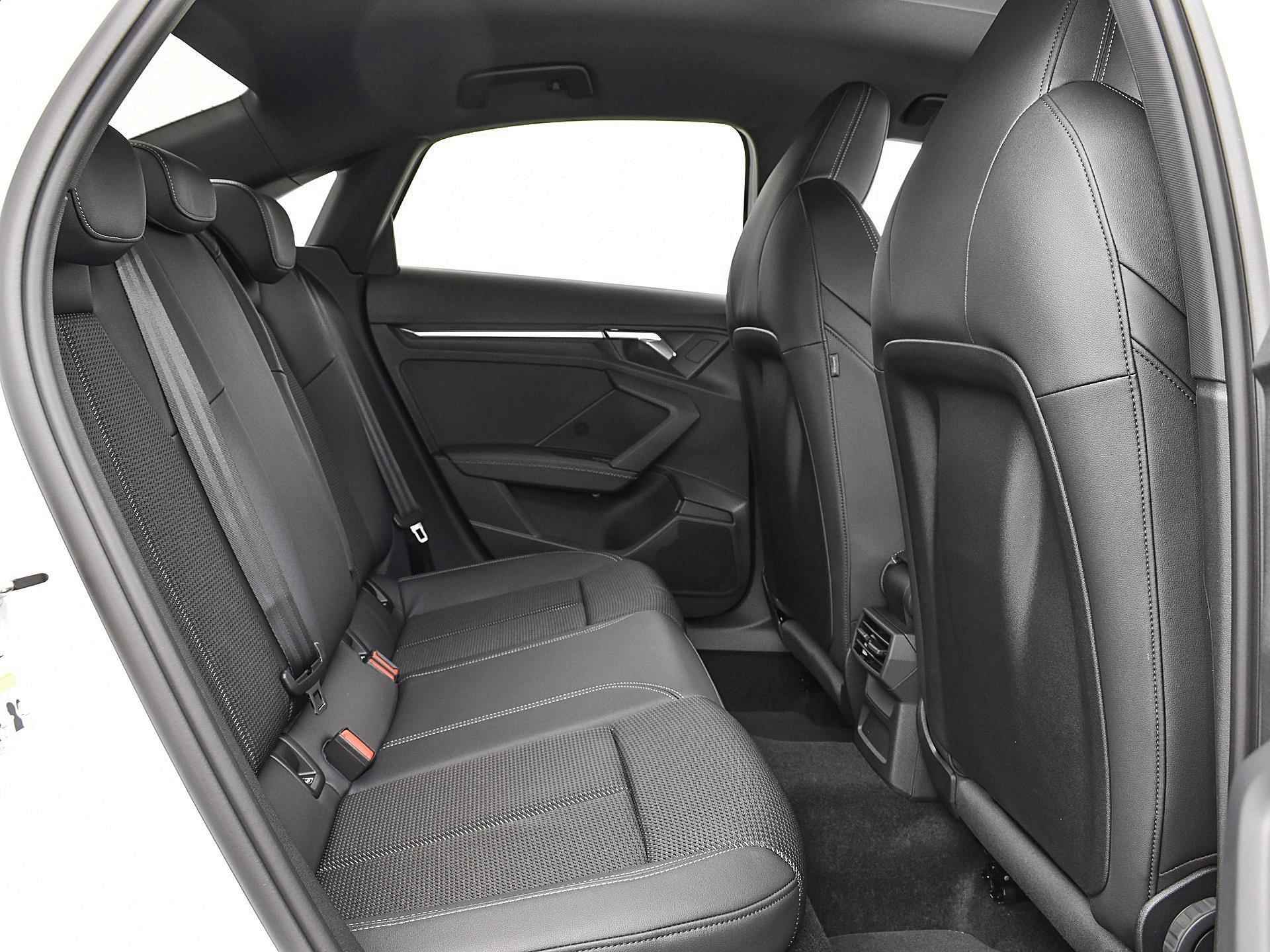 Audi A3 Limousine S Edition 35 TFSI 150pk S-Tronic | Apple Car Play | 19" Velgen | Stoelverwarming | Navigatie | Sportstuur & -Stoelen | Zwart Optiek Pakket | - 15/38