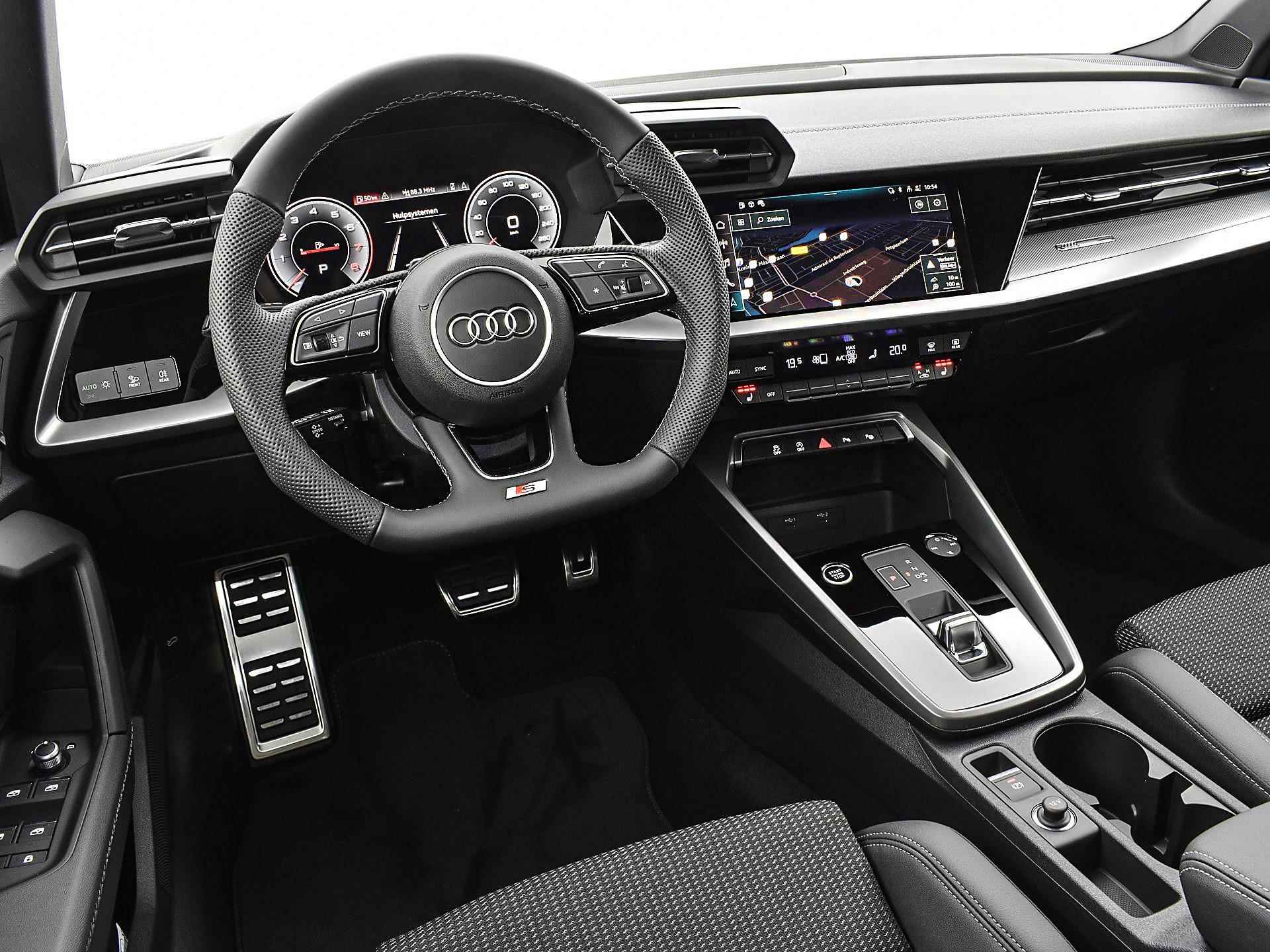 Audi A3 Limousine S Edition 35 TFSI 150pk S-Tronic | Apple Car Play | 19" Velgen | Stoelverwarming | Navigatie | Sportstuur & -Stoelen | Zwart Optiek Pakket | - 18/38