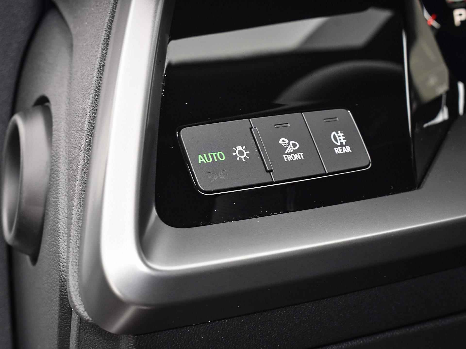 Audi A3 Limousine S Edition 35 TFSI 150pk S-Tronic | Apple Car Play | 19" Velgen | Stoelverwarming | Navigatie | Sportstuur & -Stoelen | Zwart Optiek Pakket | - 19/38