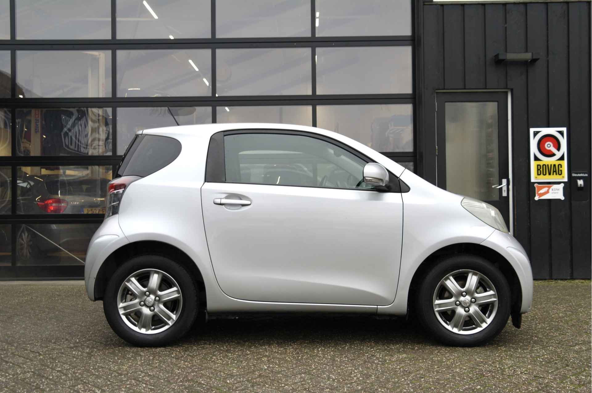 Toyota iQ 1.0 VVTi Aspiration | NL-Auto | Cruise | €22,- Wegenbelasting P/M | Dealer Onderhouden - 4/31