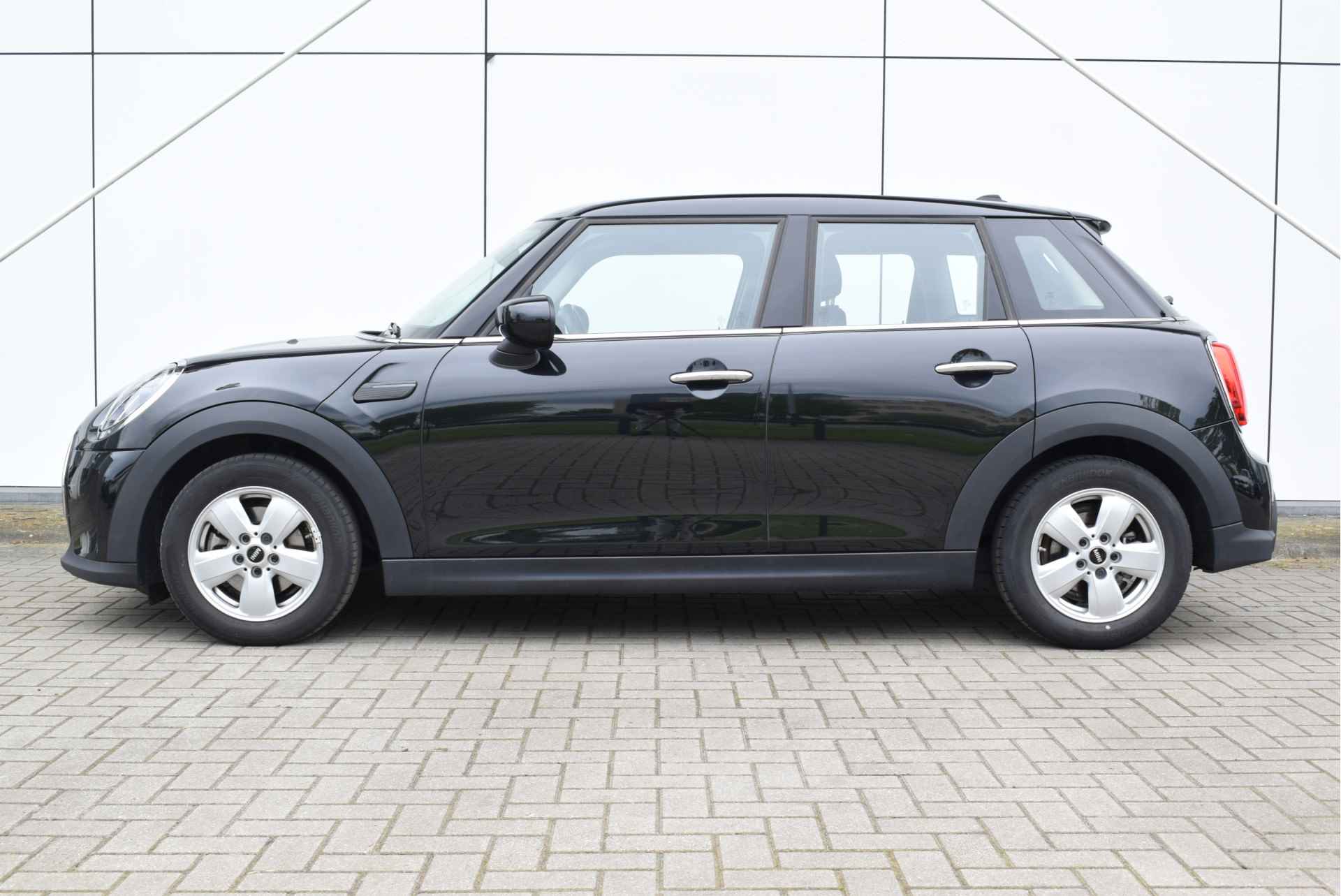 MINI Hatchback Cooper Essential Automaat / Multifunctioneel stuurwiel / LED / PDC achter / Cruise Control / Navigatie / Airconditioning - 3/22