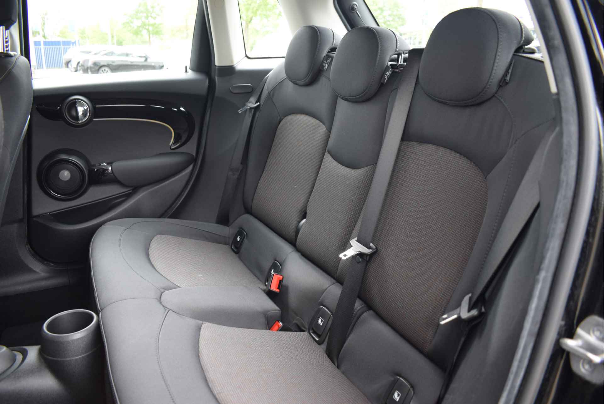 MINI Hatchback Cooper Essential Automaat / Multifunctioneel stuurwiel / LED / PDC achter / Cruise Control / Navigatie / Airconditioning - 6/22