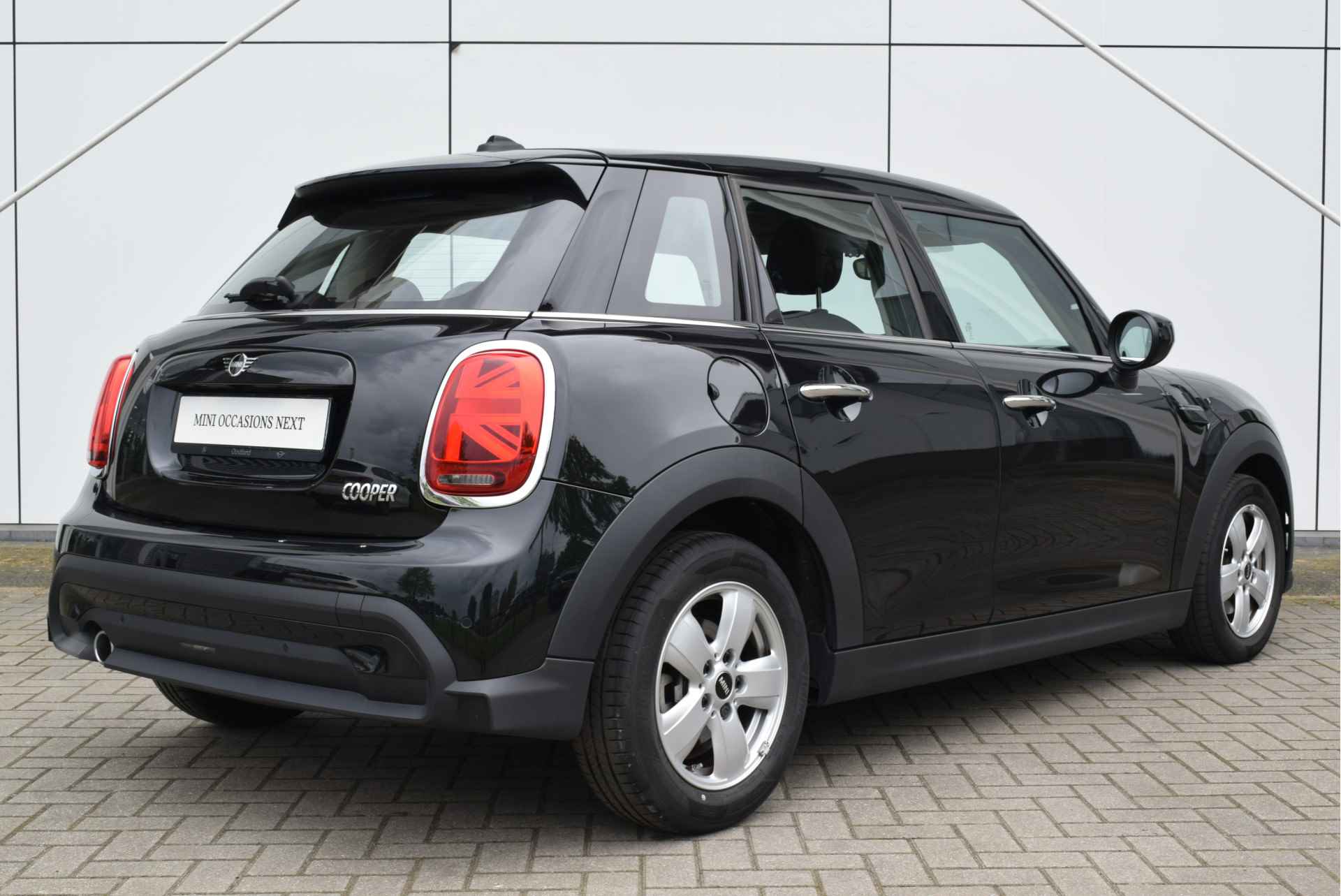 MINI Hatchback Cooper Essential Automaat / Multifunctioneel stuurwiel / LED / PDC achter / Cruise Control / Navigatie / Airconditioning - 10/22