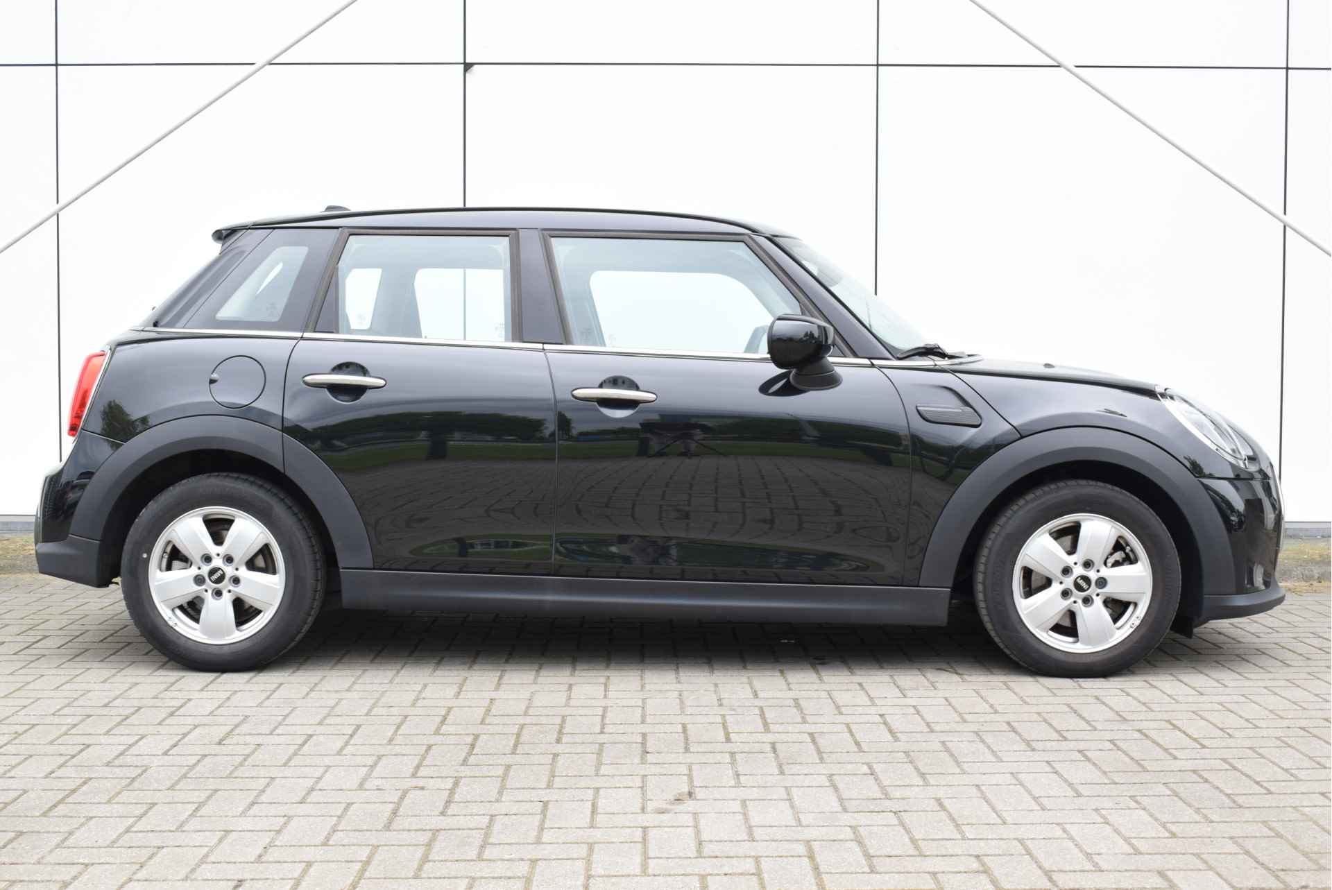 MINI Hatchback Cooper Essential Automaat / Multifunctioneel stuurwiel / LED / PDC achter / Cruise Control / Navigatie / Airconditioning - 11/22