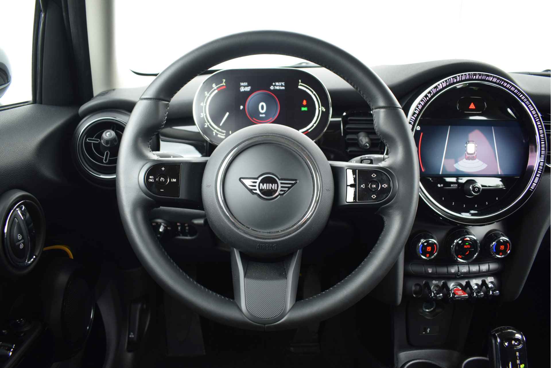 MINI Hatchback Cooper Essential Automaat / Multifunctioneel stuurwiel / LED / PDC achter / Cruise Control / Navigatie / Airconditioning - 14/22