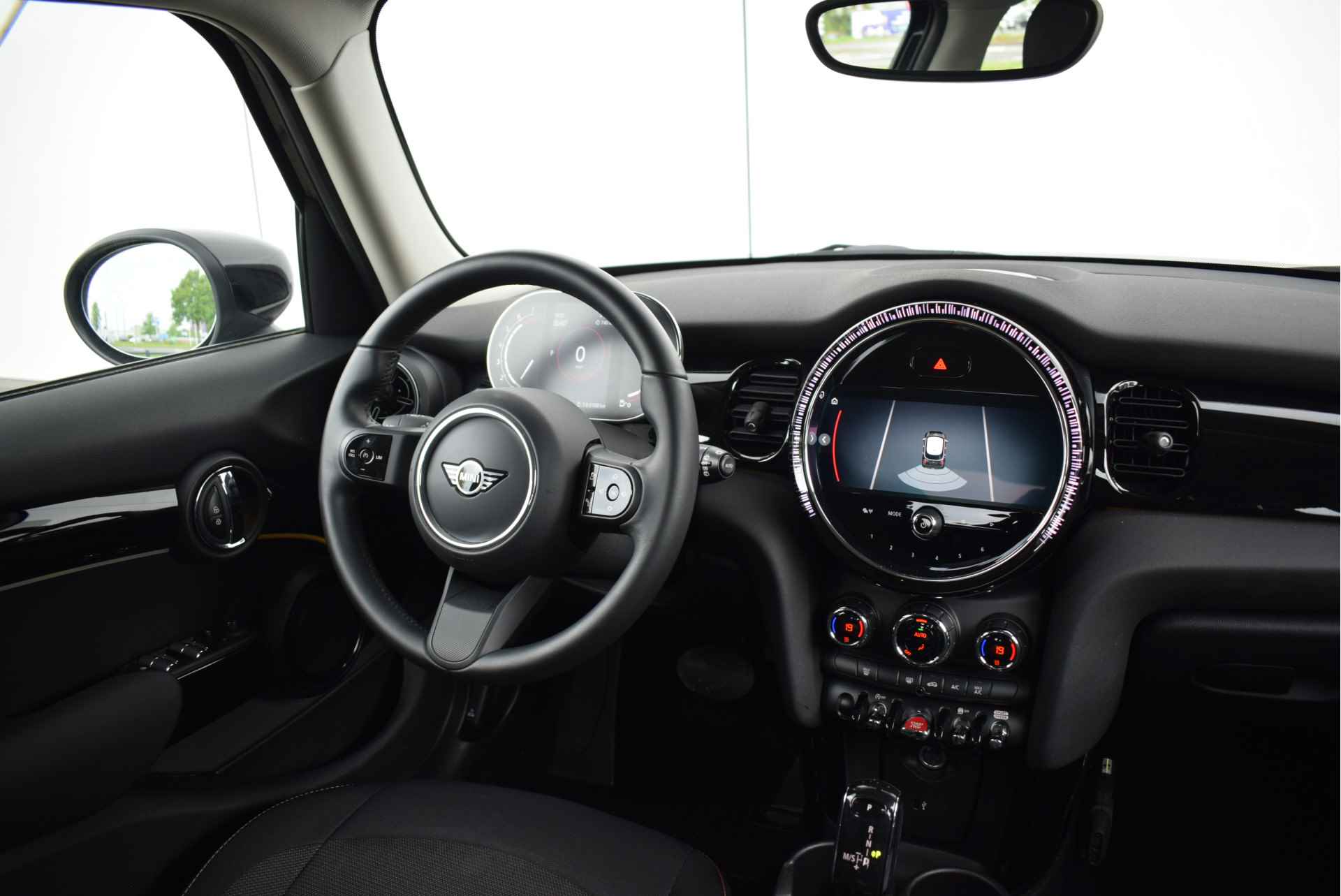 MINI Hatchback Cooper Essential Automaat / Multifunctioneel stuurwiel / LED / PDC achter / Cruise Control / Navigatie / Airconditioning - 15/22