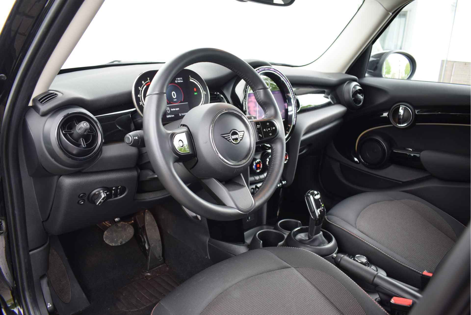 MINI Hatchback Cooper Essential Automaat / Multifunctioneel stuurwiel / LED / PDC achter / Cruise Control / Navigatie / Airconditioning - 16/22