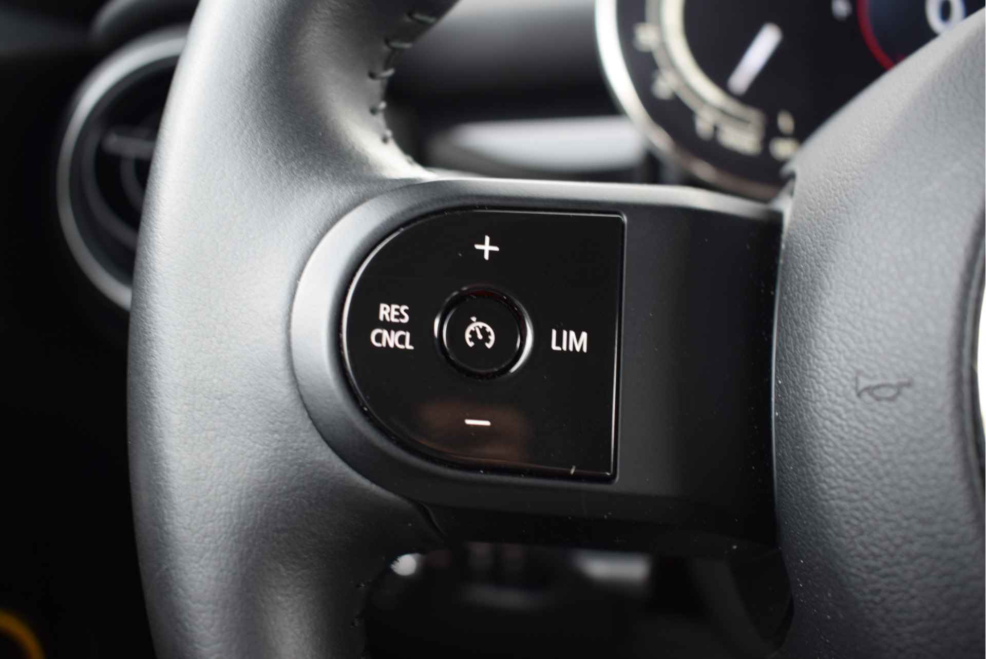MINI Hatchback Cooper Essential Automaat / Multifunctioneel stuurwiel / LED / PDC achter / Cruise Control / Navigatie / Airconditioning - 17/22