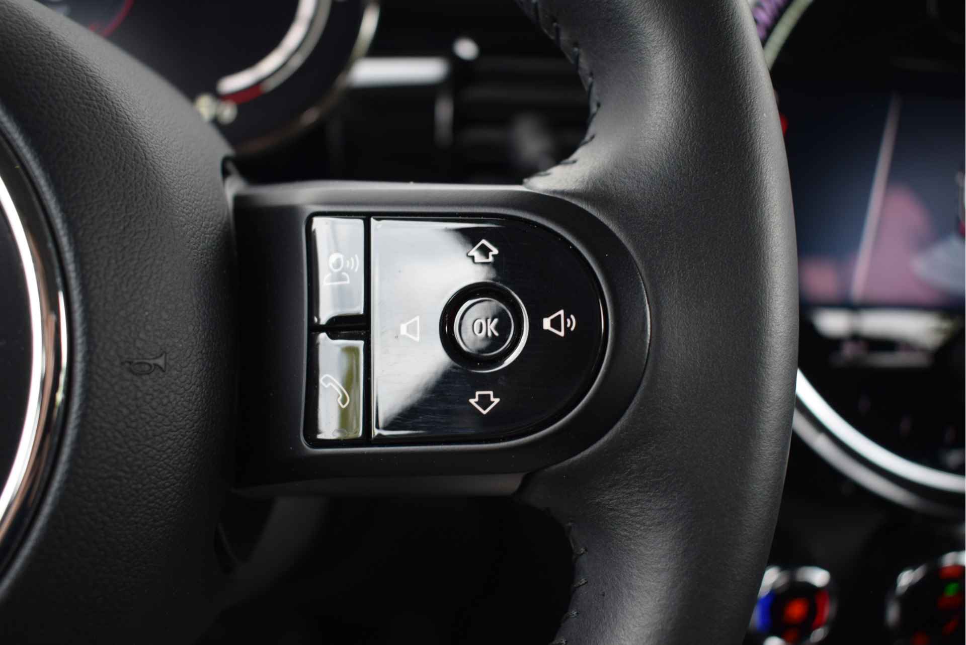 MINI Hatchback Cooper Essential Automaat / Multifunctioneel stuurwiel / LED / PDC achter / Cruise Control / Navigatie / Airconditioning - 18/22