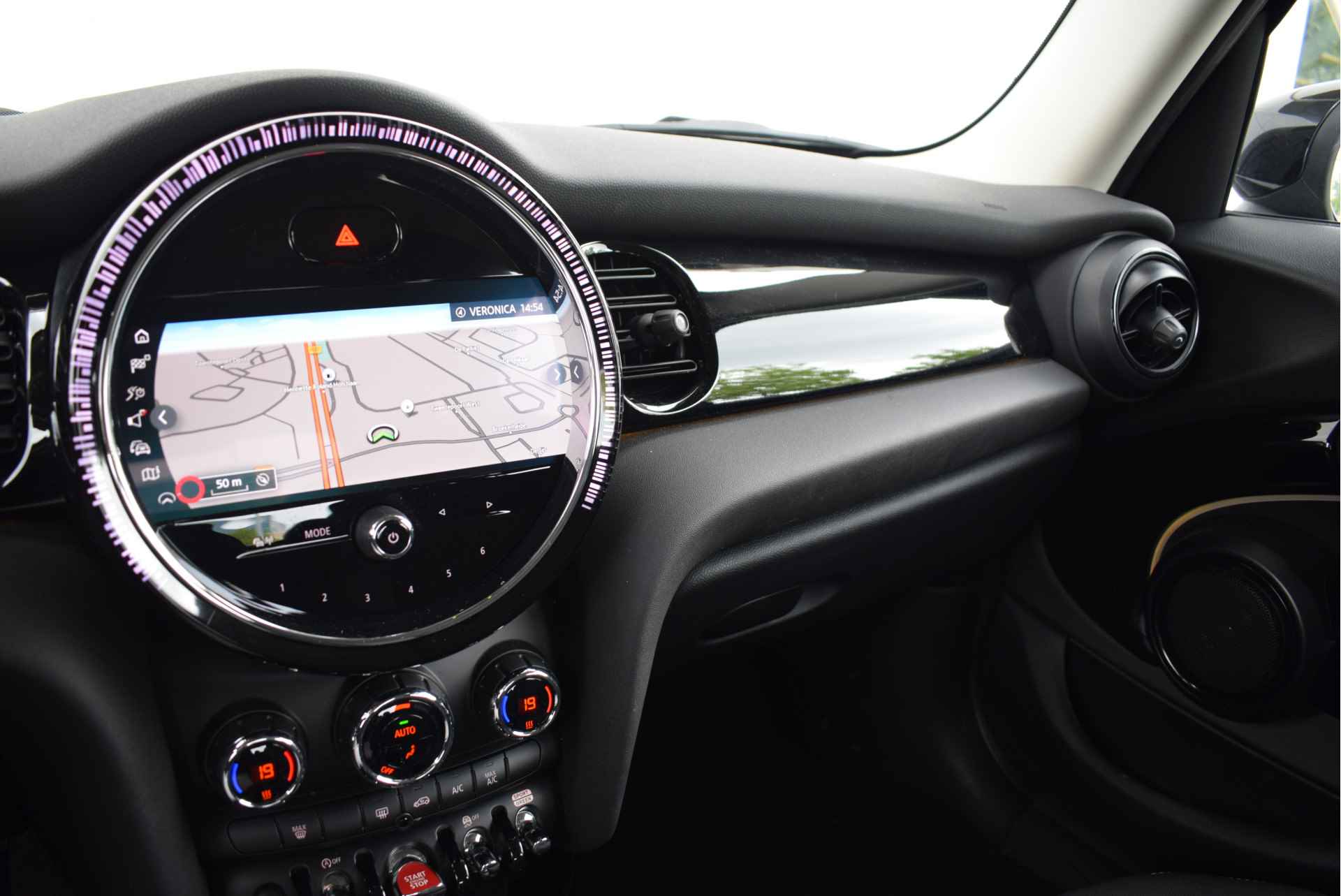 MINI Hatchback Cooper Essential Automaat / Multifunctioneel stuurwiel / LED / PDC achter / Cruise Control / Navigatie / Airconditioning - 19/22
