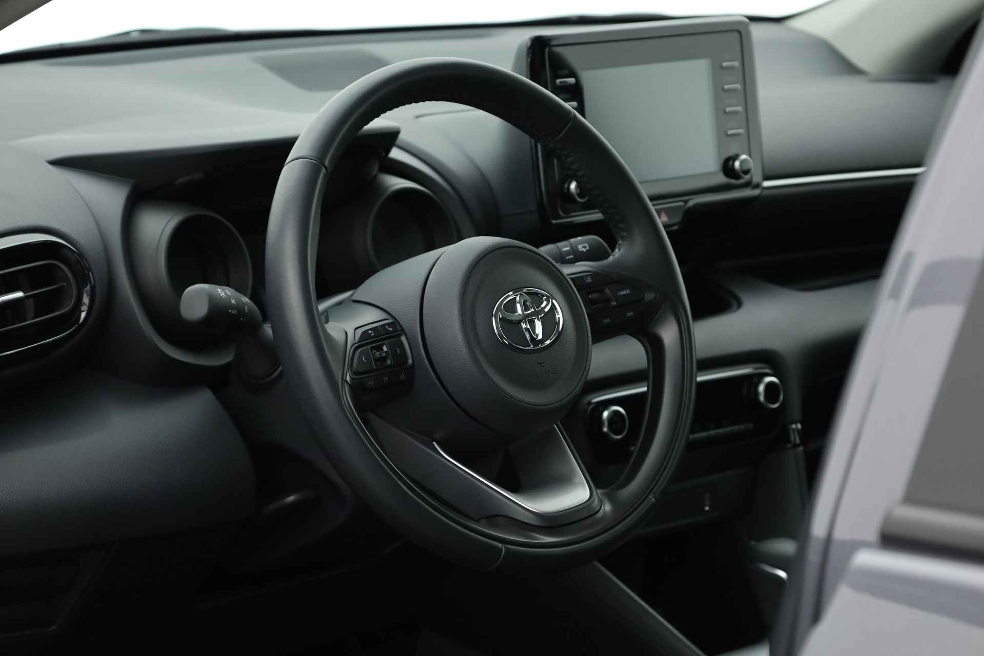 Toyota Yaris 1.5 Hybrid Dynamic | Navi by App | Adapt. Cruise | Keyless | Camera | Apple CarPlay - 4/28
