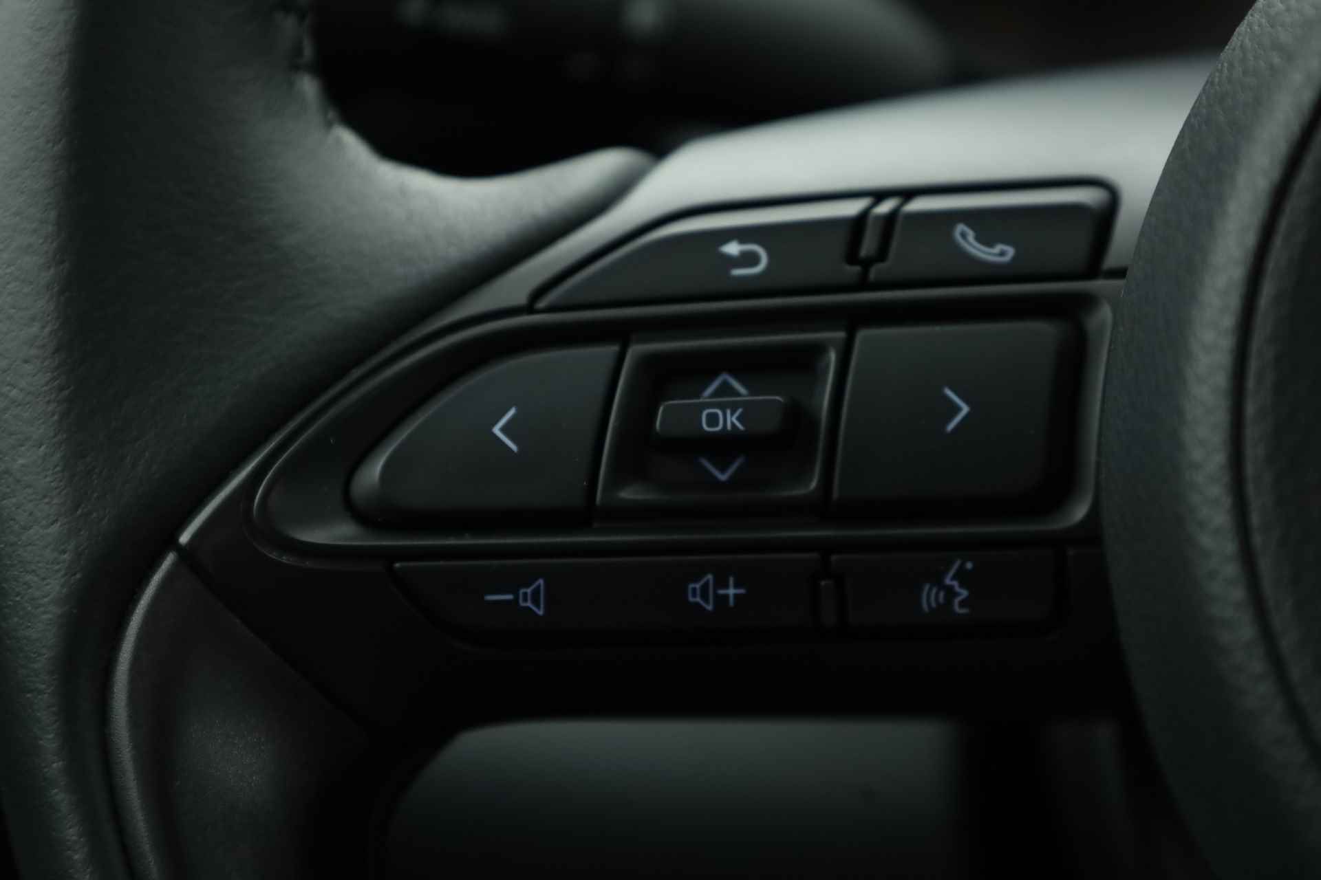 Toyota Yaris 1.5 Hybrid Dynamic | Navi by App | Adapt. Cruise | Keyless | Camera | Apple CarPlay - 9/28
