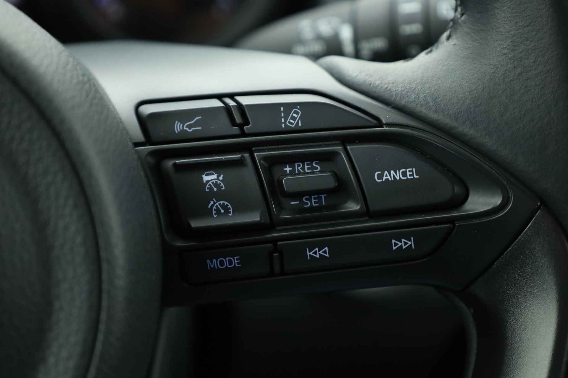 Toyota Yaris 1.5 Hybrid Dynamic | Navi by App | Adapt. Cruise | Keyless | Camera | Apple CarPlay - 12/28