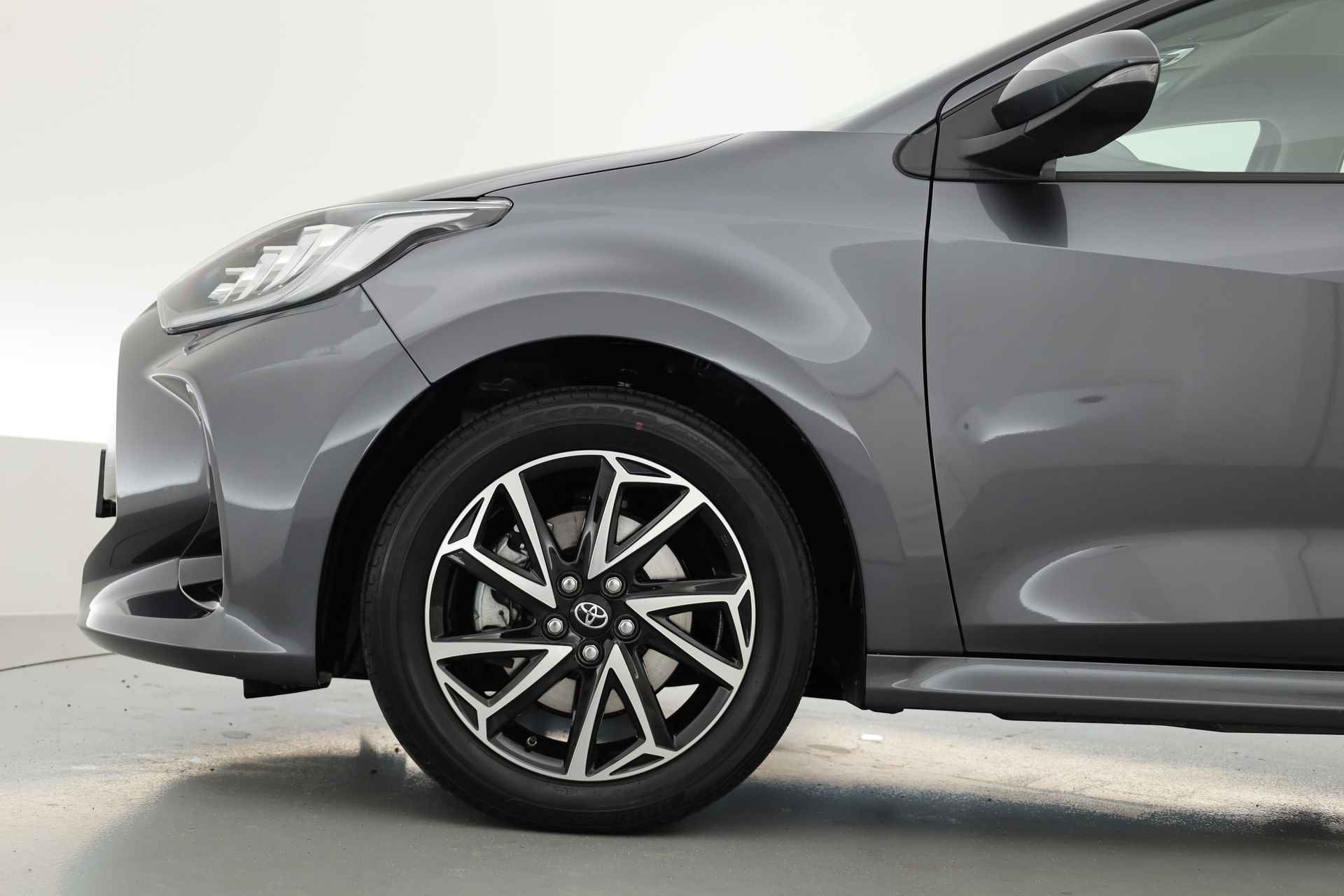 Toyota Yaris 1.5 Hybrid Dynamic | Navi by App | Adapt. Cruise | Keyless | Camera | Apple CarPlay - 24/28