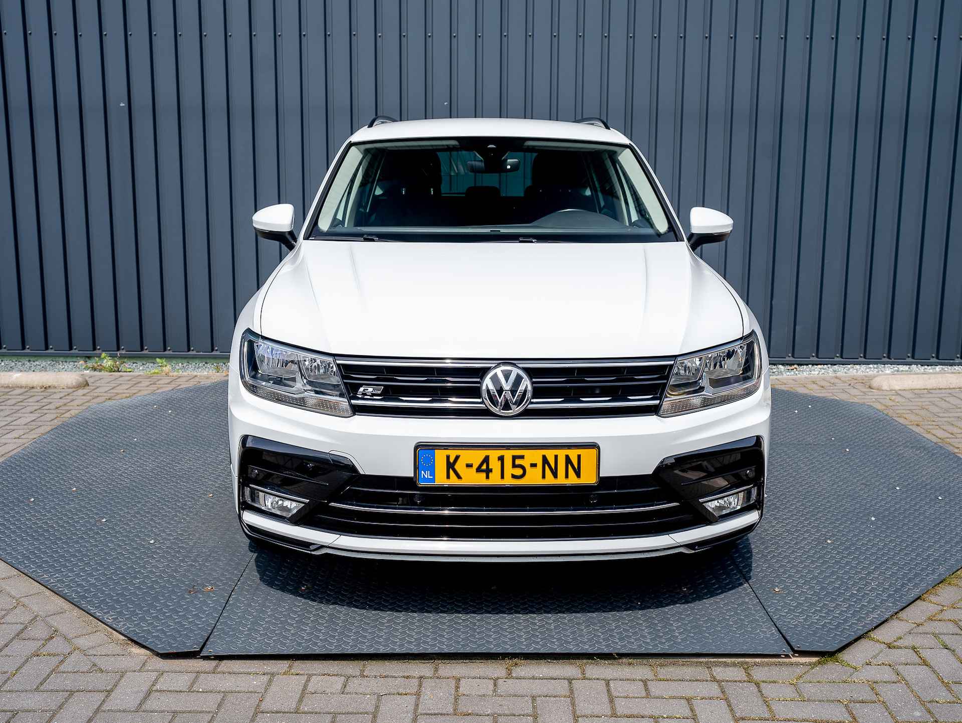 Volkswagen Tiguan 1.4 TSI 150Pk DSG R-Line | Trekhaak afnb. | Elek Klep. | Stoelverwarming | ACC | 19'' | Prijs Rijklaar!! - 44/49