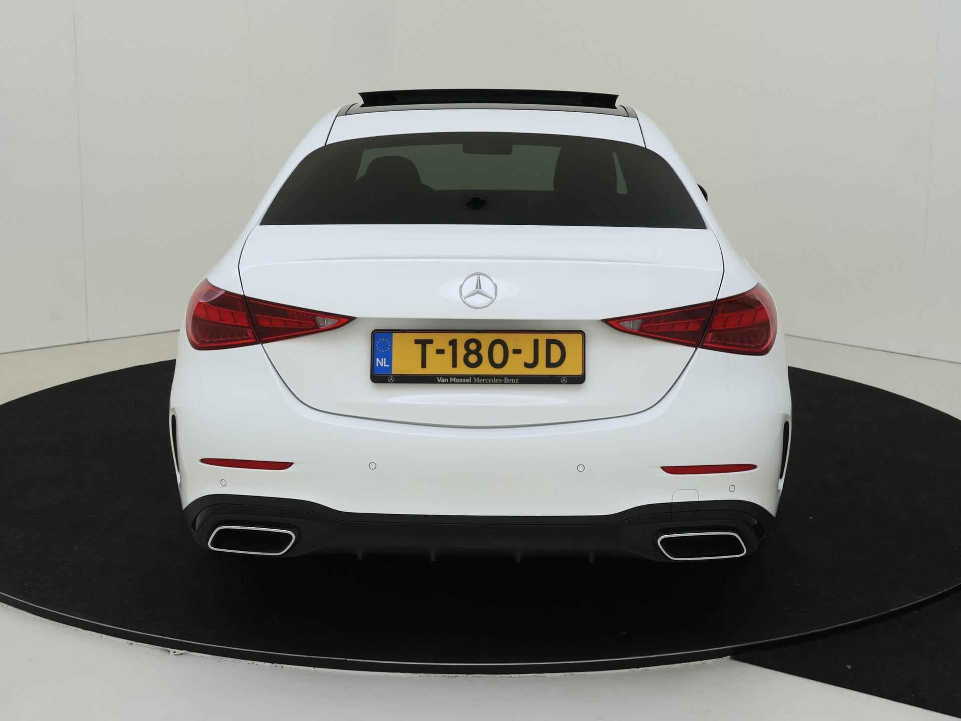 Mercedes-Benz C-klasse 180 AMG Line / Stoelverwarming / Achteruitrijcamera / Night-Pakket / Panaroma-schuifdak / Sfeerverlichting / - 8/34