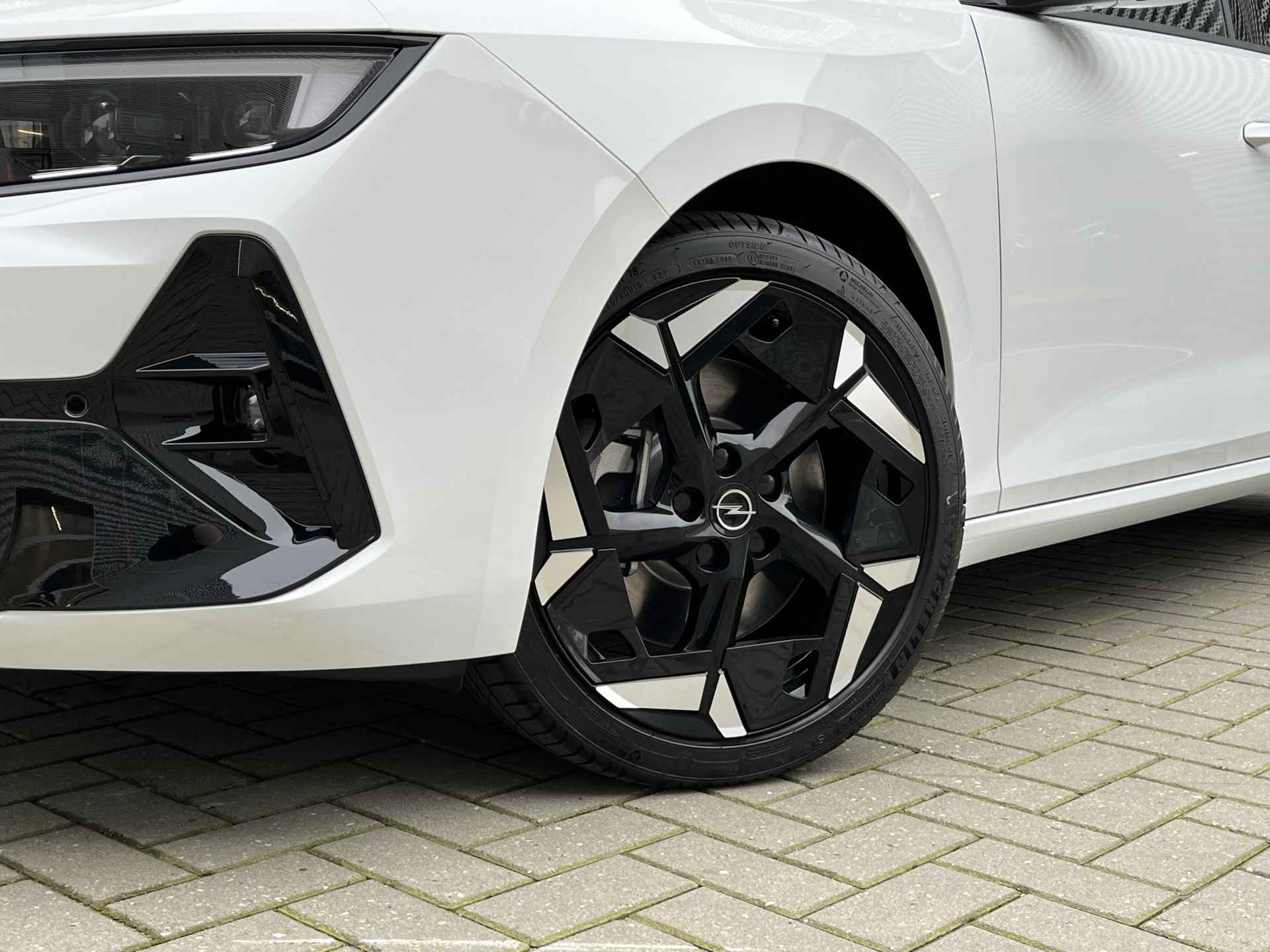 Opel Astra 1.6 Turbo Hybrid GSe | Navigatie | 360 Graden Camera | Alcantara Bekleding - 4/18