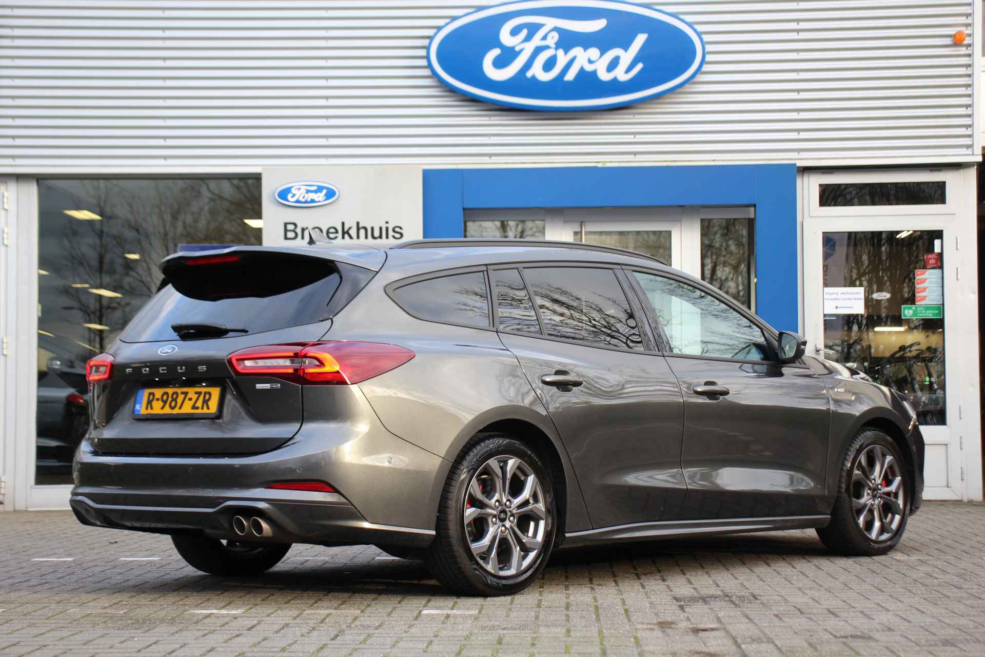 Ford Focus Wagon 1.0 EB HYBRID ST-LINE | NL-AUTO! | WINTERPACK | CRUISE | PARK SENS V+A | CAMERA | PRACHTIGE STAAT! - 3/48