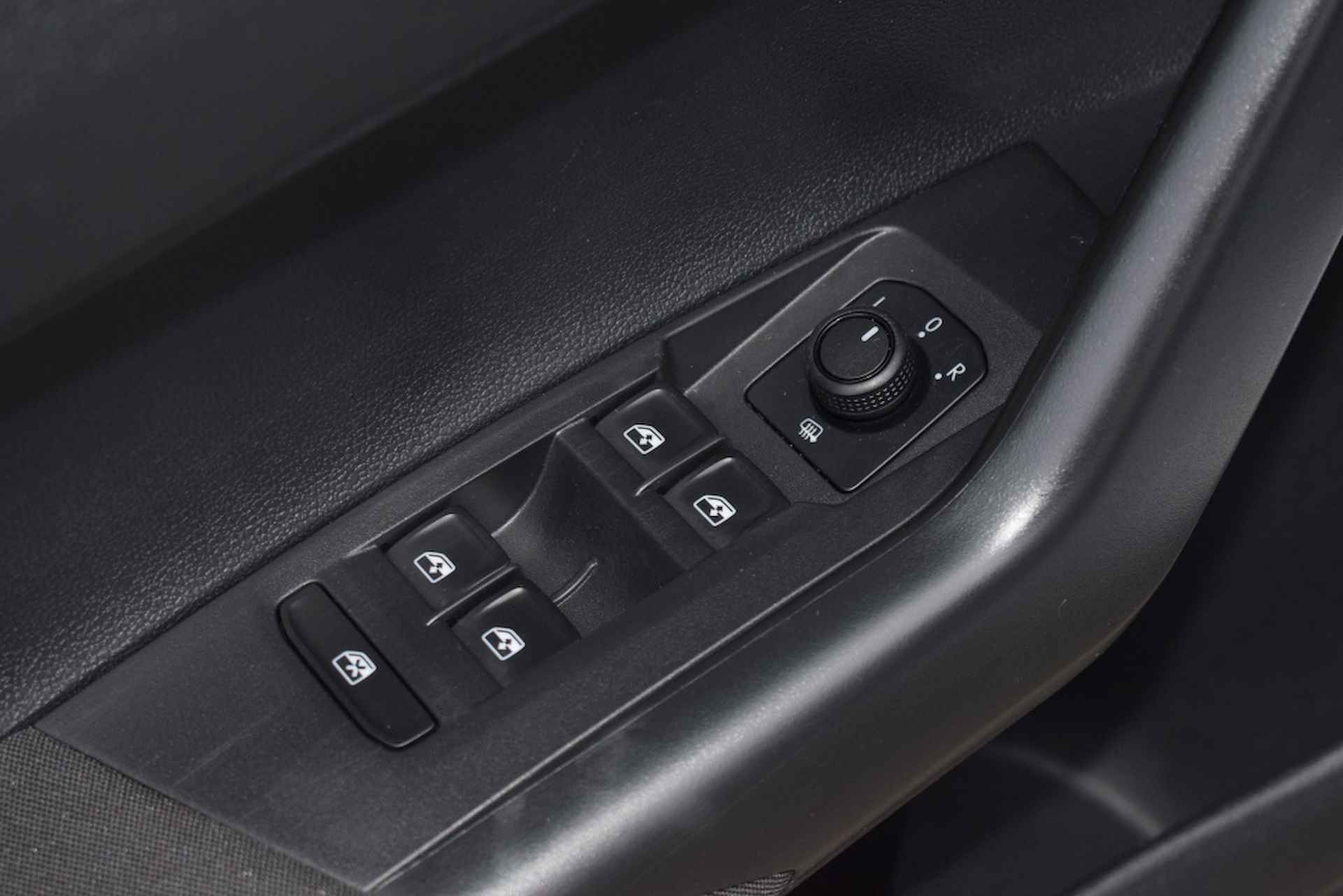 Volkswagen Polo 1.0 TSI Comfortline AUTOMAAT | NAVI | CARPLAY | AIRCO | ADAP. CR - 9/22