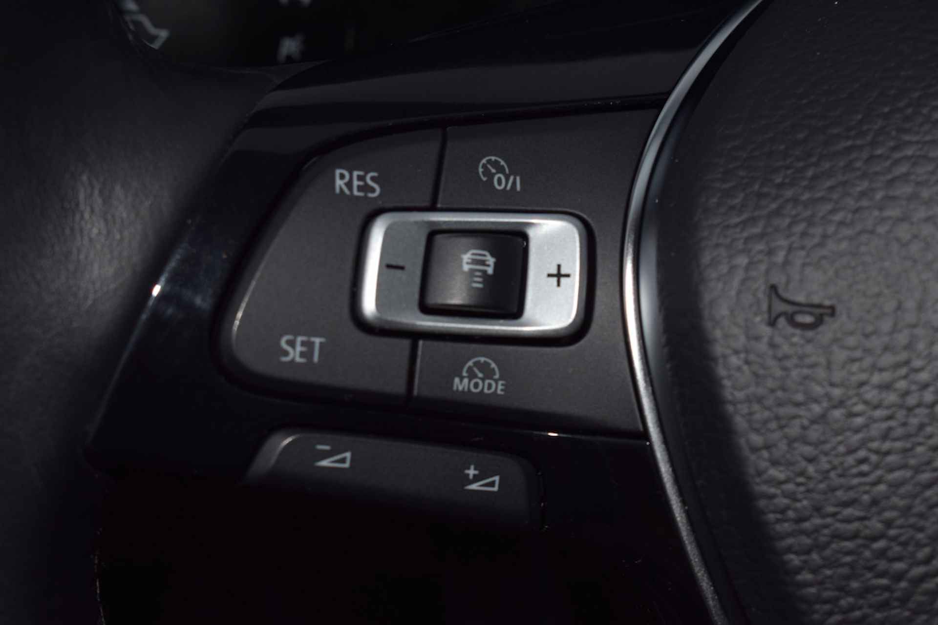 Volkswagen Polo 1.0 TSI Comfortline AUTOMAAT | NAVI | CARPLAY | AIRCO | ADAP. CR - 12/22