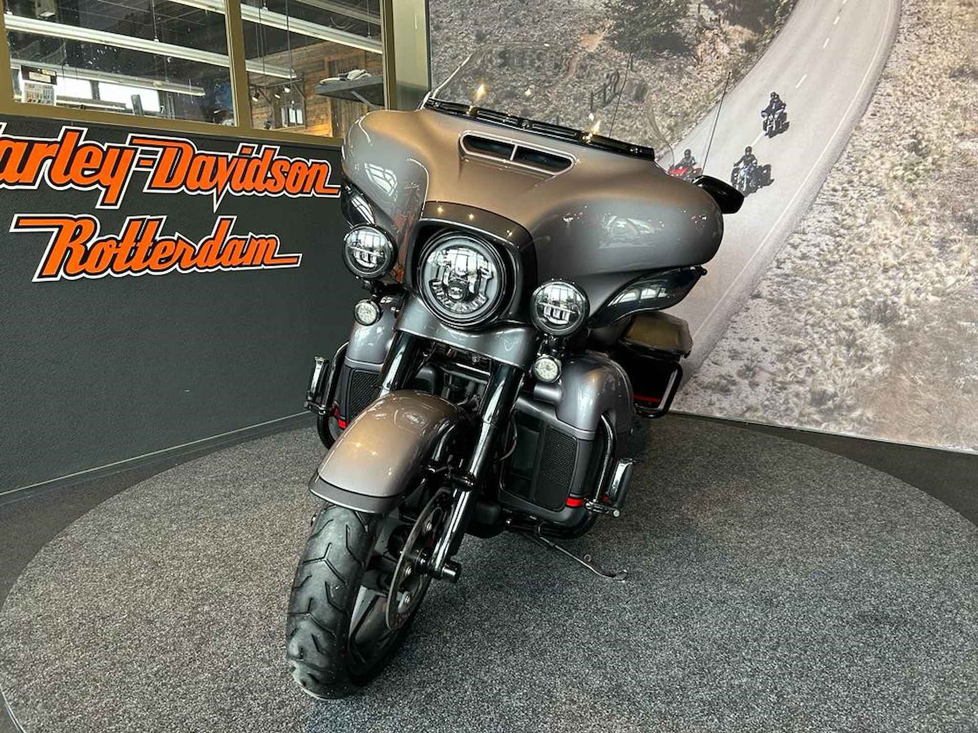 Harley-Davidson FLHTKSE CVO Ultra Limited - 9/19