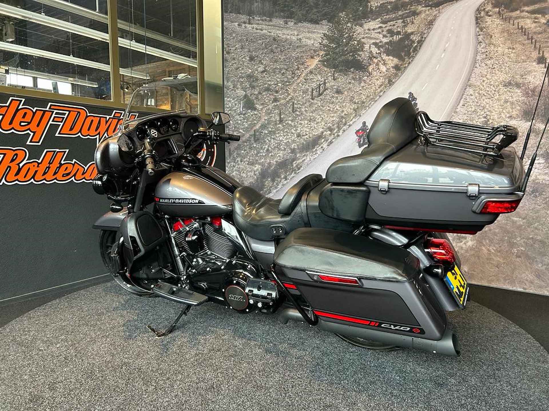 Harley-Davidson FLHTKSE CVO Ultra Limited - 12/19