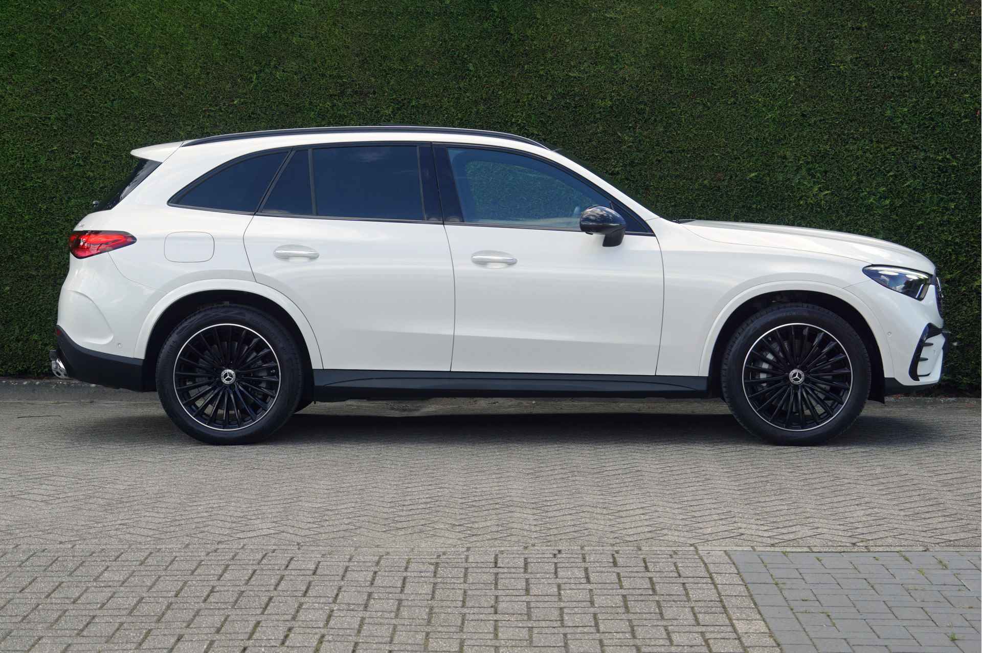 Mercedes-Benz GLC GLC 400 e 4M AMG Line | Achterasbesturing Luchtvering Pano Trekhaak Head-Up Distronic - 4/57