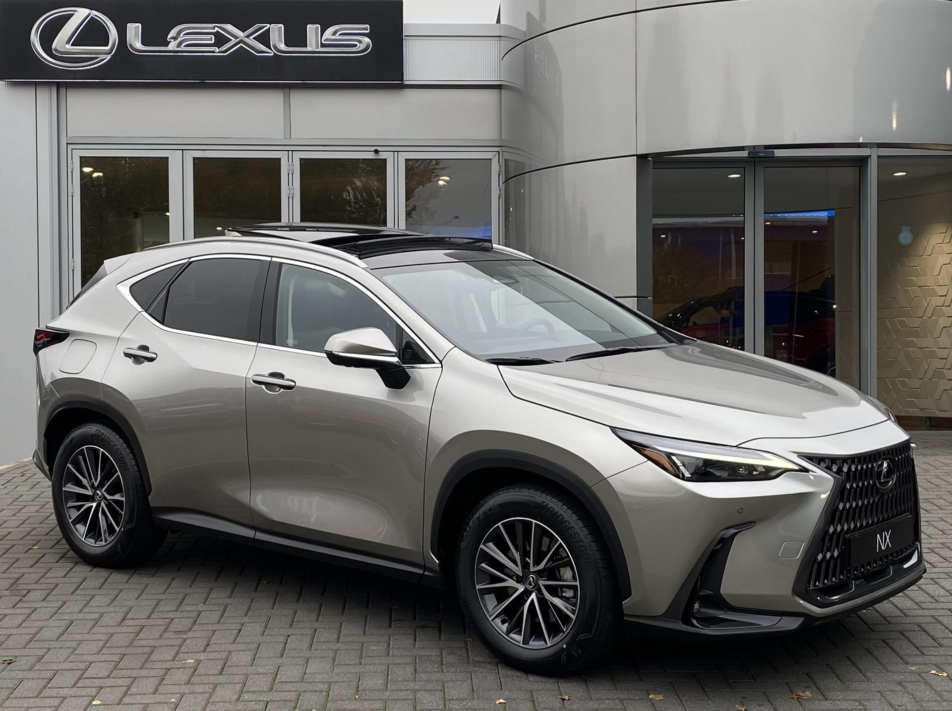 Lexus NX 450h+ AWD Luxury Line PANODAK TREKHAAK 360CAMERA STOELVERW BLINDSPOT