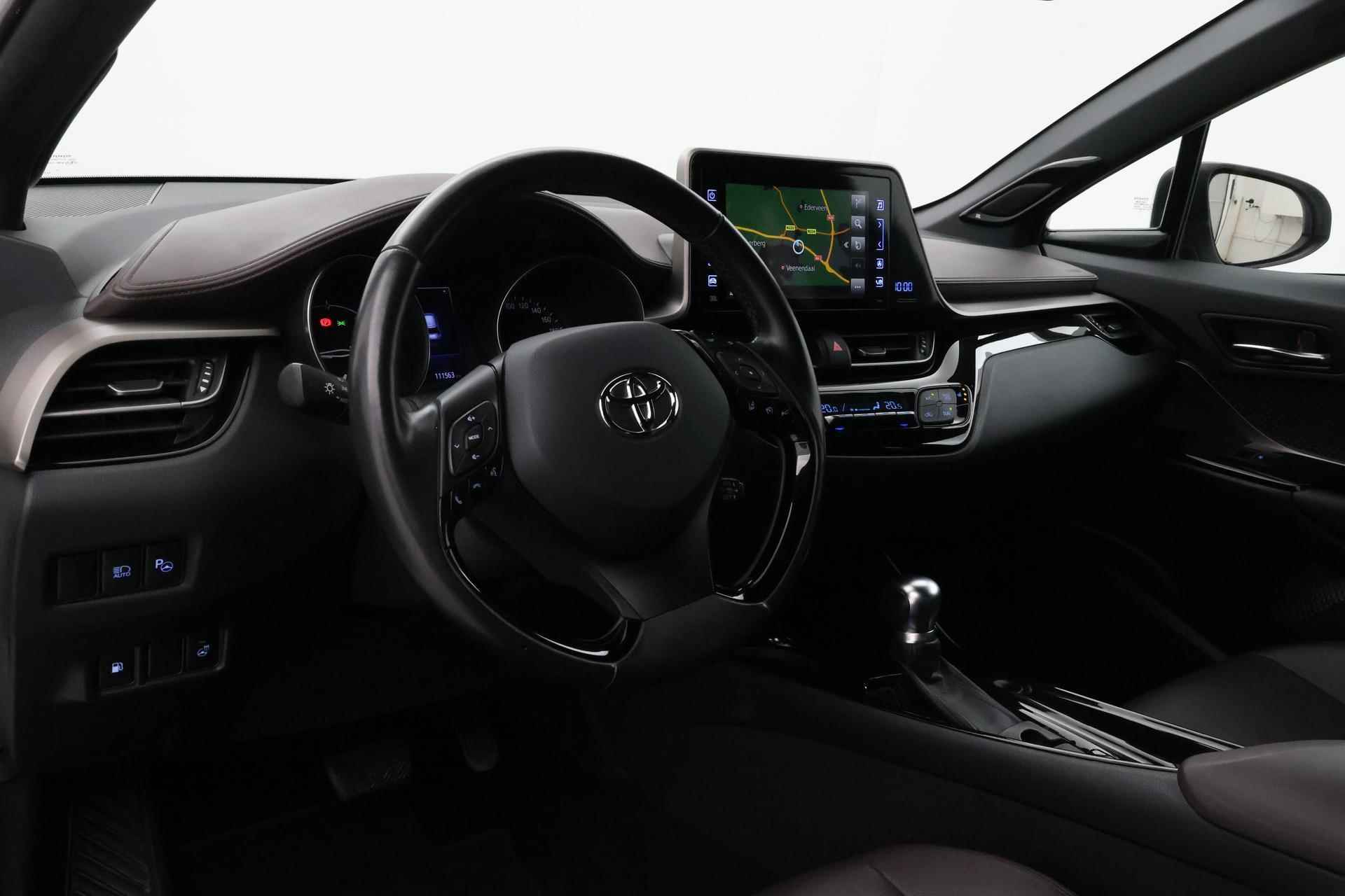 Toyota C-HR 1.8 Hybrid Premium | Dodehoek detectie | JBL | Navigatie | Stoelverwarming - 2/38