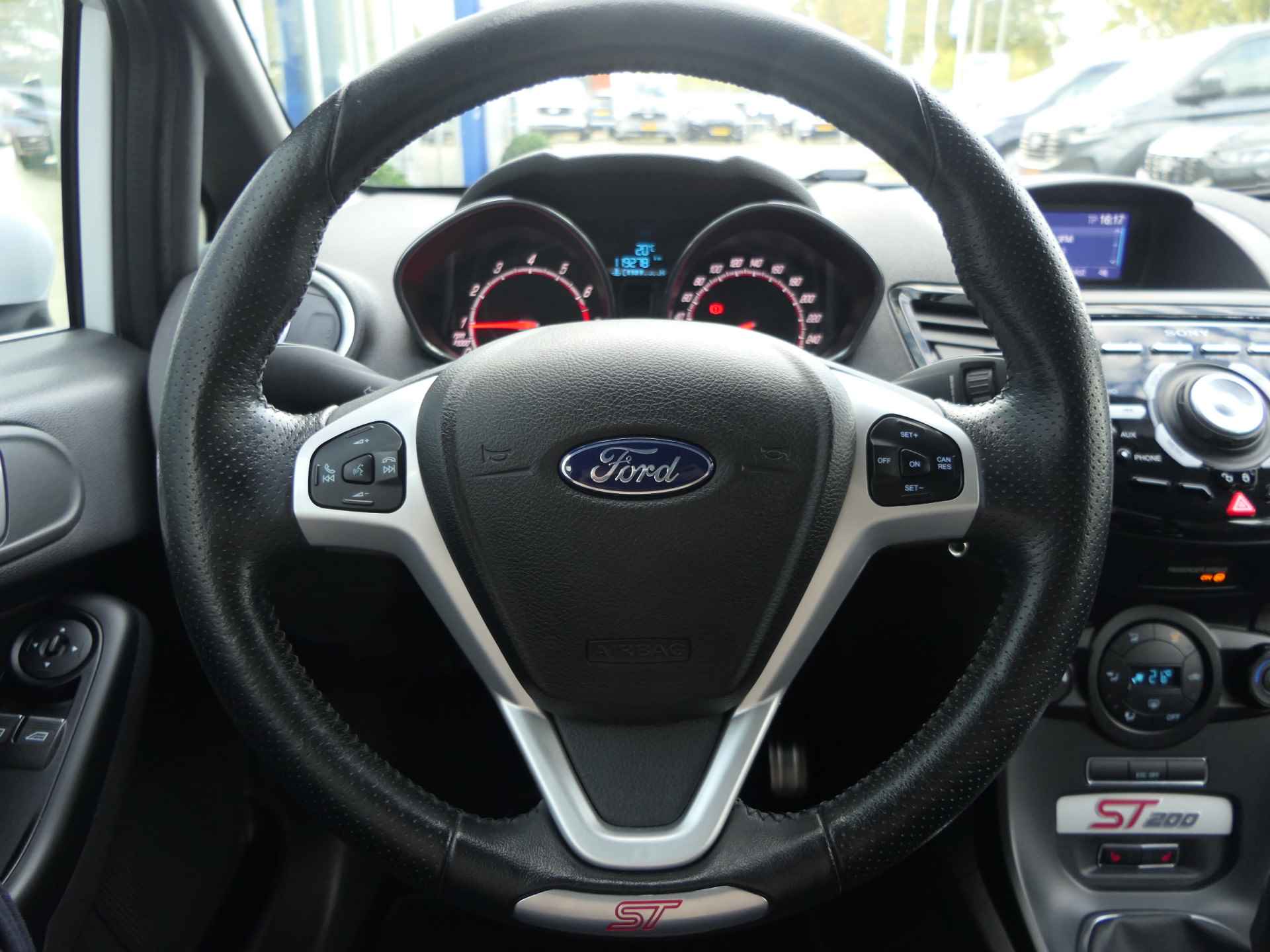 Ford Fiesta 1.6 ST200 200pk! Bull-X Uitlaat | Sony Audio | Distributieriem reeds vervangen! - 31/36