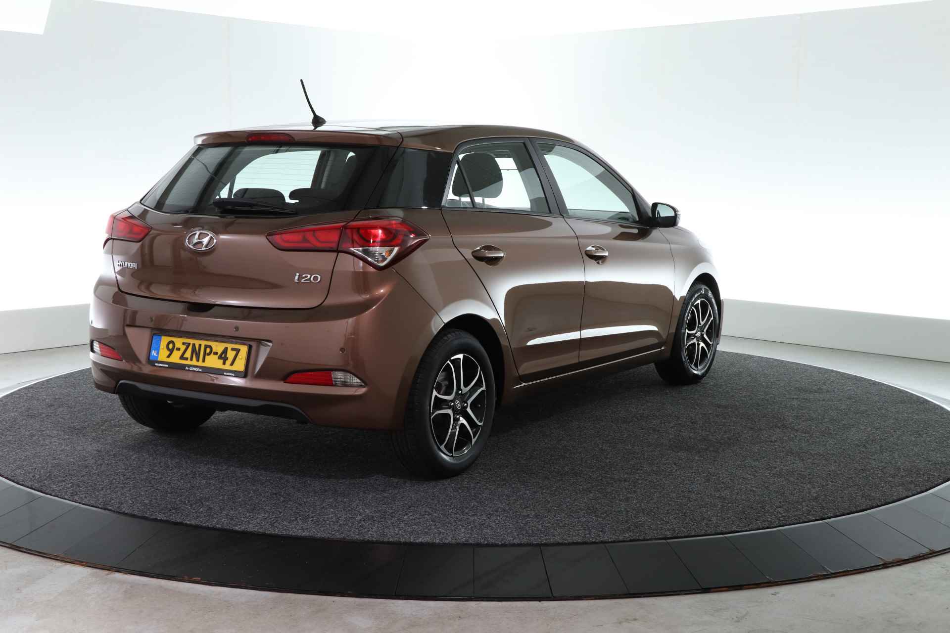 Hyundai i20 1.2 HP i-Motion / CRUISE / AIRCO / PDC / - 2/30