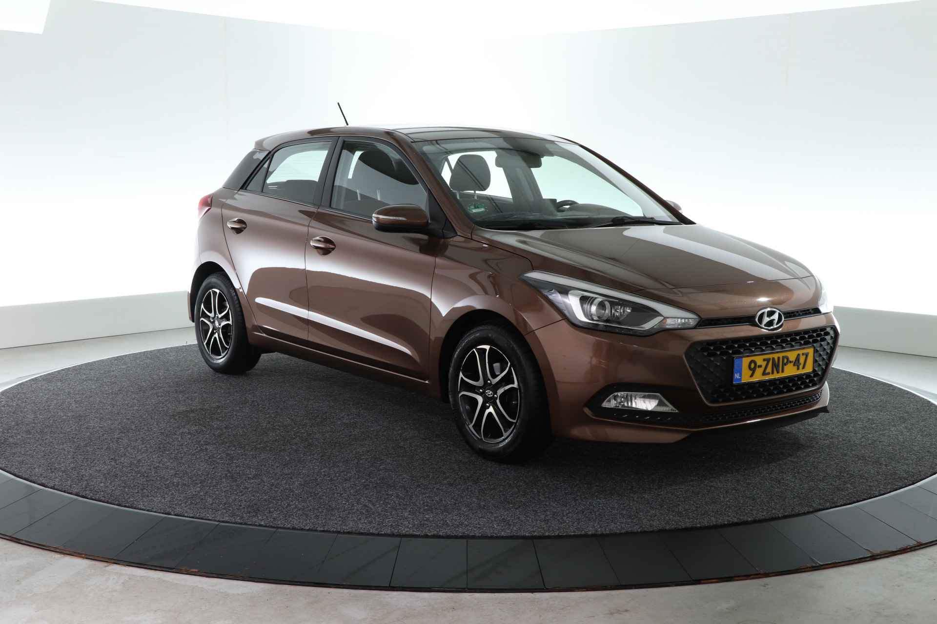 Hyundai i20 1.2 HP i-Motion / CRUISE / AIRCO / PDC / - 3/30