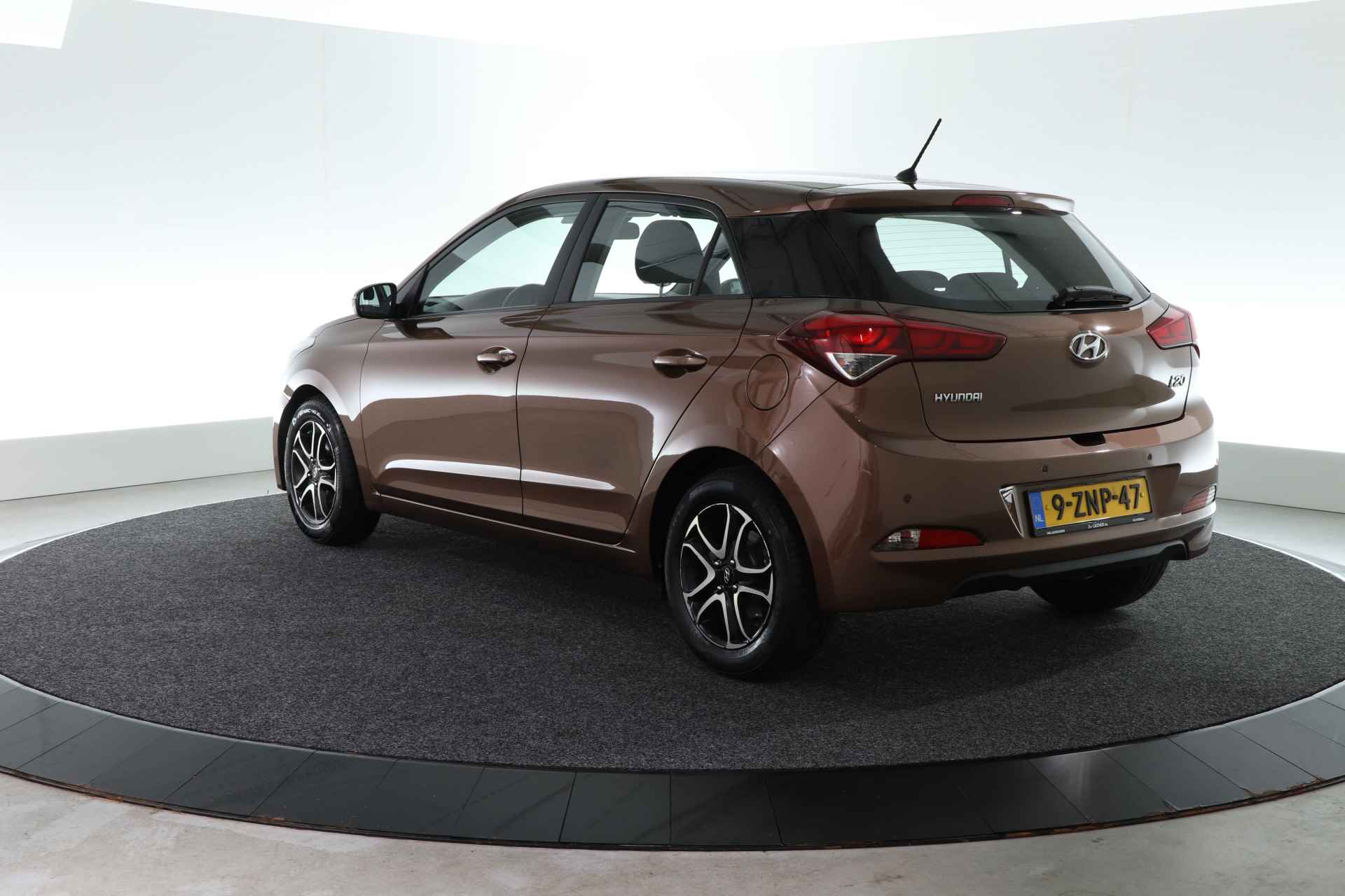 Hyundai i20 1.2 HP i-Motion / CRUISE / AIRCO / PDC / - 4/30