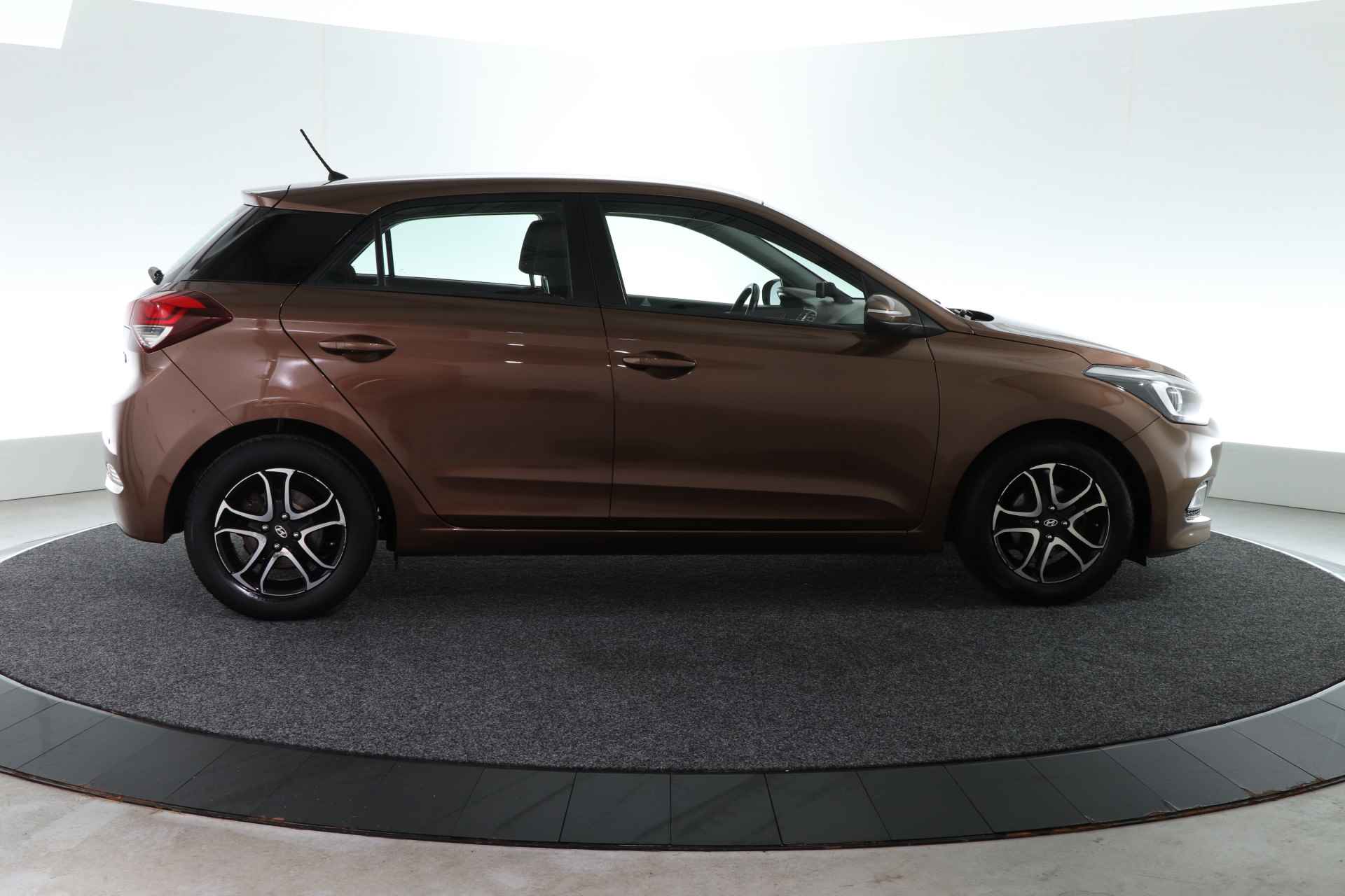 Hyundai i20 1.2 HP i-Motion / CRUISE / AIRCO / PDC / - 14/30