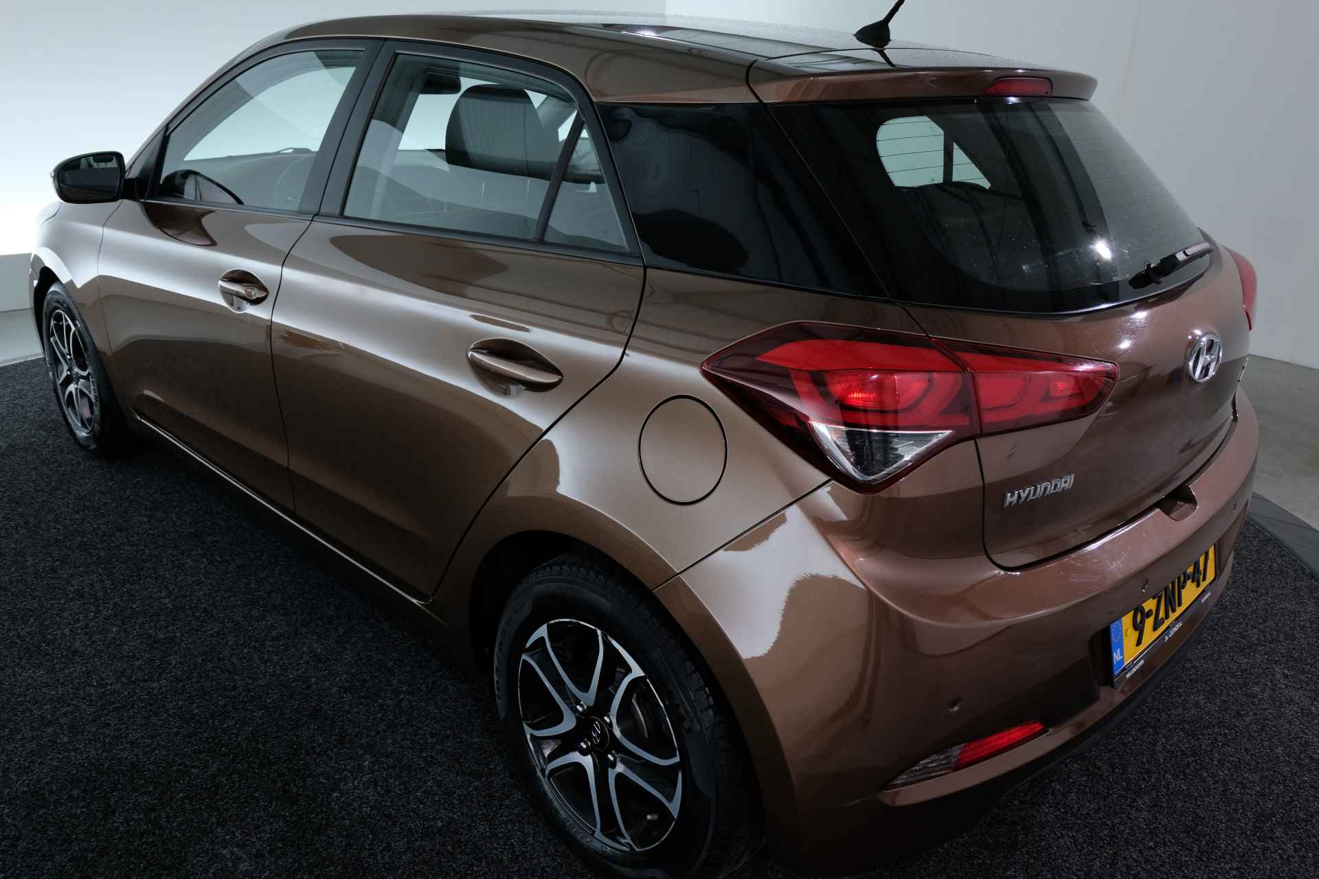 Hyundai i20 1.2 HP i-Motion / CRUISE / AIRCO / PDC / - 21/30