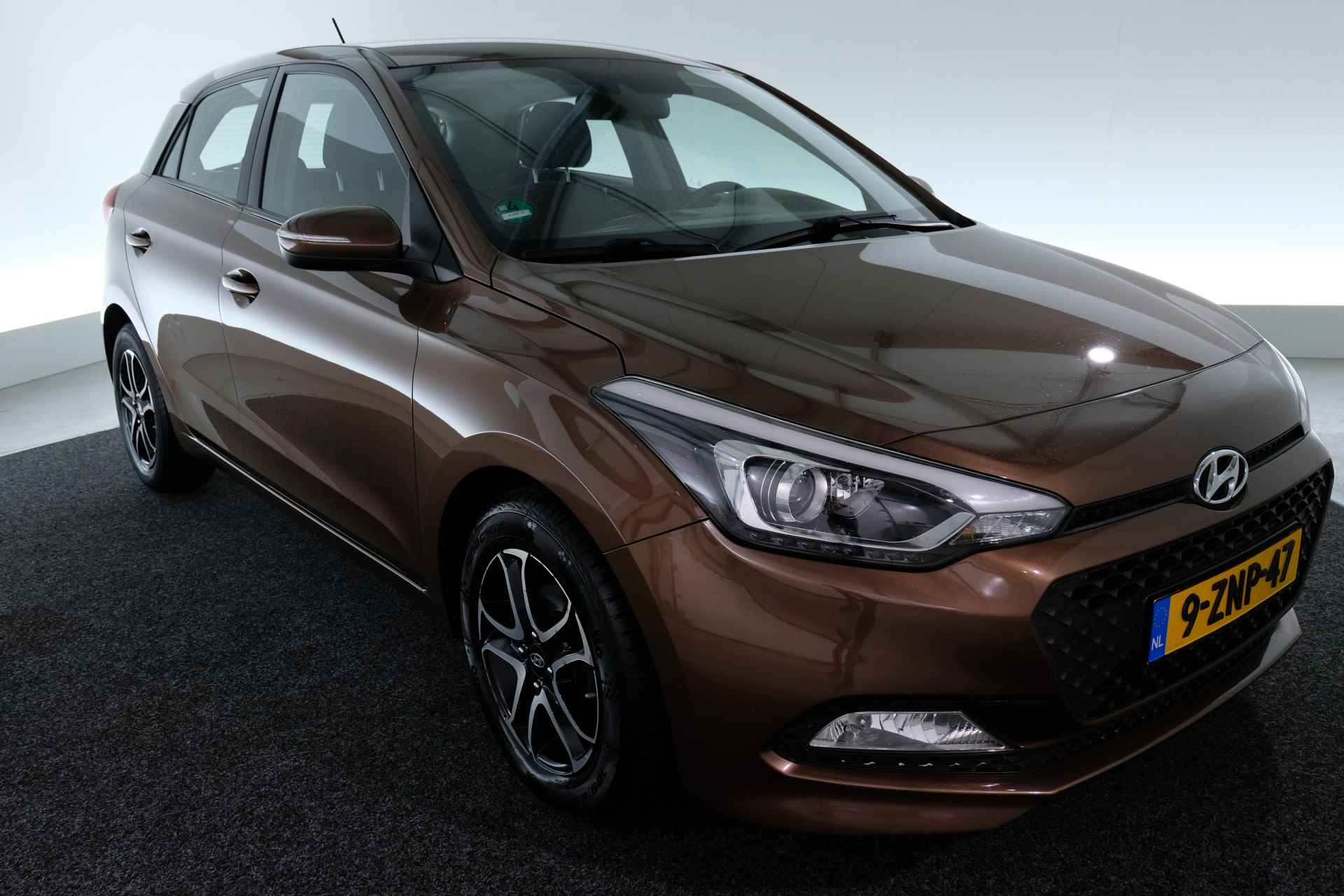 Hyundai i20 1.2 HP i-Motion / CRUISE / AIRCO / PDC / - 23/30