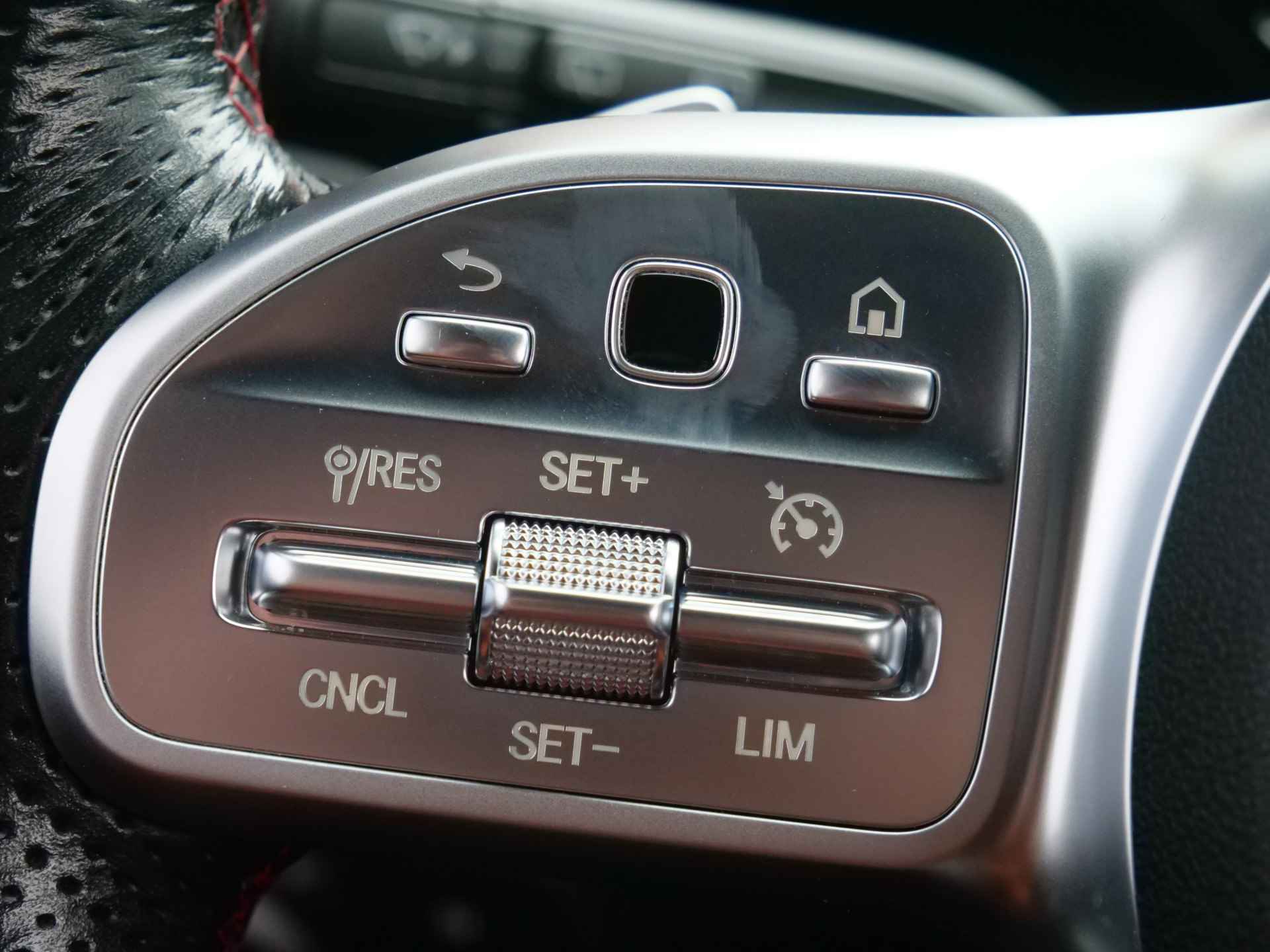 Mercedes-Benz GLB 200 AMG 164 Pk Automaat AMG / LM 19" / PDC / Apple Carplay - 32/51