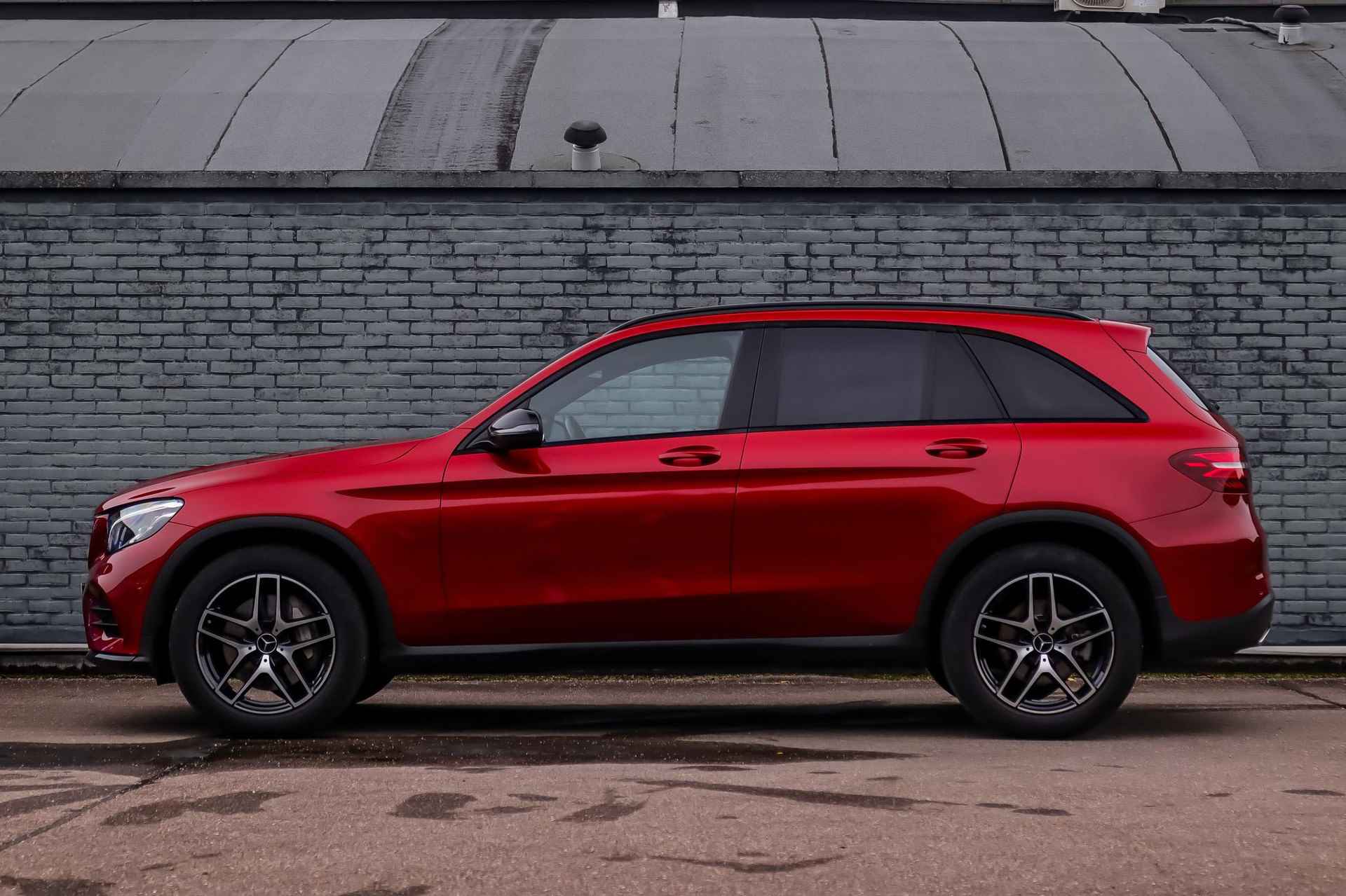 Mercedes-Benz GLC GLC 250 Automaat 4MATIC AMG Line | Designo | Nightpakket | Trekhaak | Sfeerverlichting | Parktronic | LED | Spiegelpakket | Navigatie | Zitcomfortpakket - 8/38