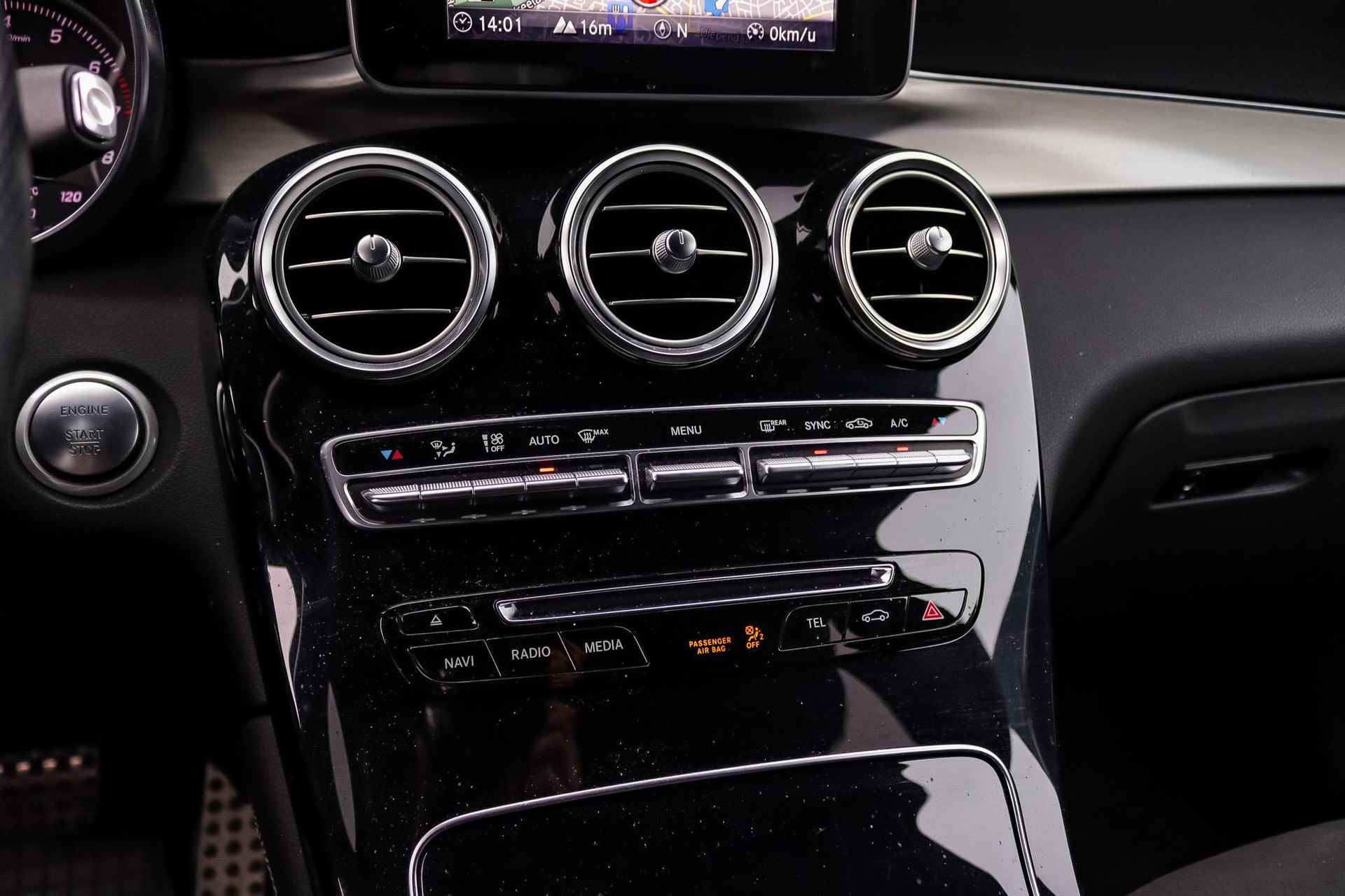 Mercedes-Benz GLC GLC 250 Automaat 4MATIC AMG Line | Designo | Nightpakket | Trekhaak | Sfeerverlichting | Parktronic | LED | Spiegelpakket | Navigatie | Zitcomfortpakket - 12/38